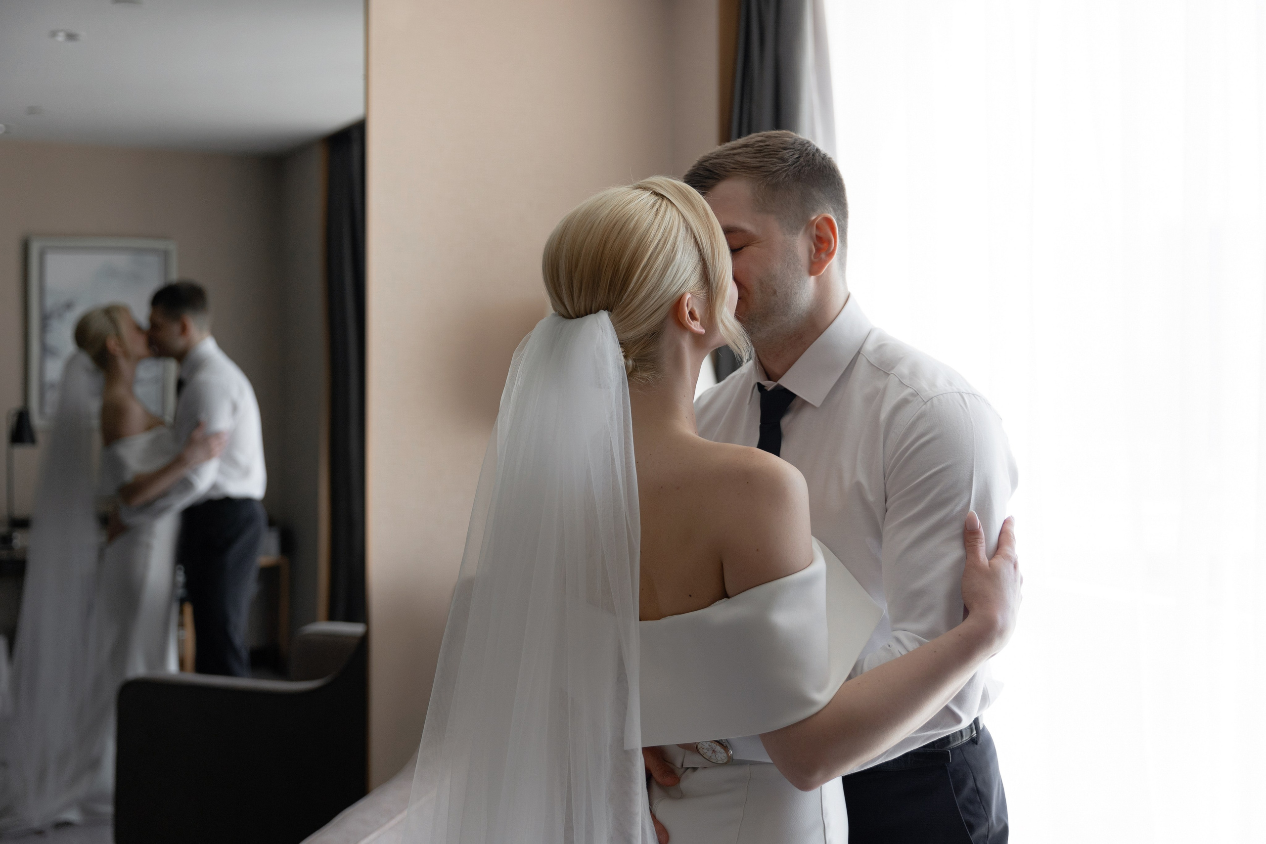 Свадебная фотосессия в Soluxe Hotel и роспись в Савеловском ЗАГСе. Свадебный фотограф в Москве Полина Лелетко