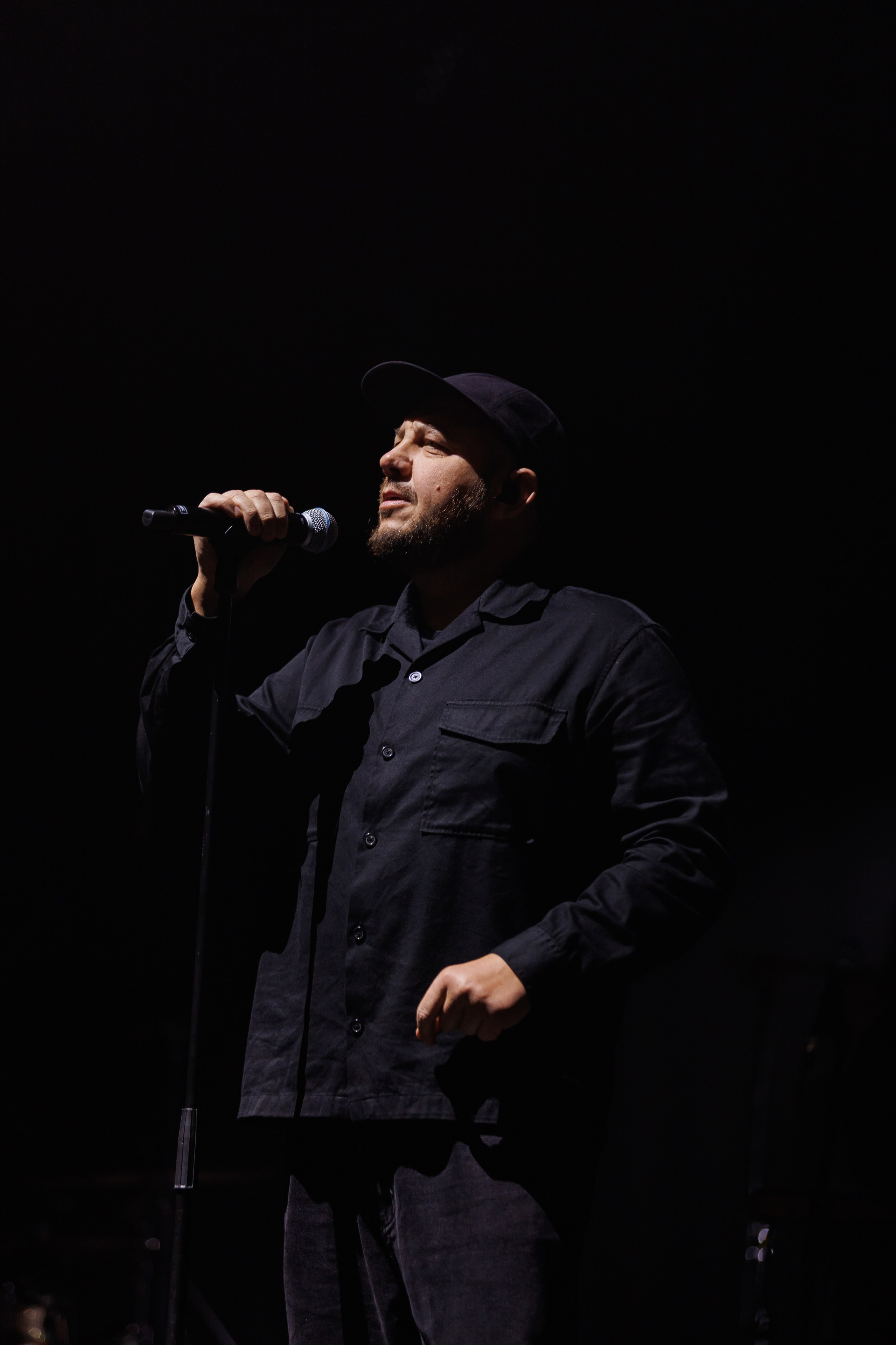 Concert Photography in Dubai — Anton Belyaev Live Performance. Evgen Yatsenko — Photographer in Dubai