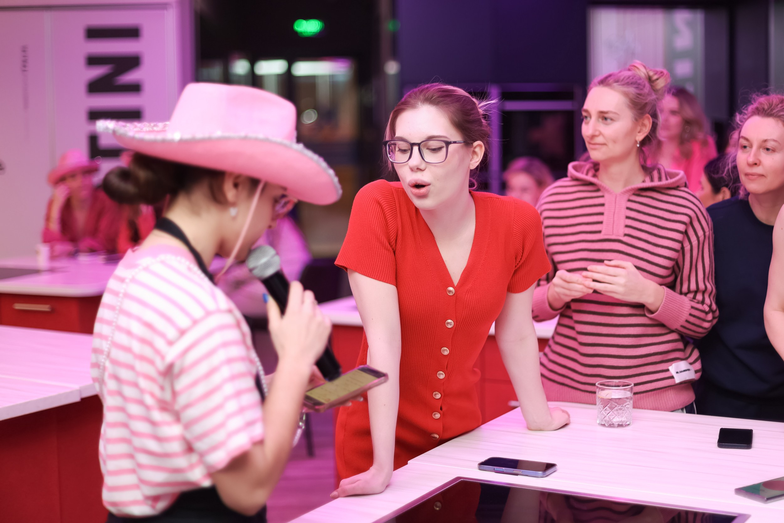 Вечеринка 8 марта в EventyOn. Репортажный фотограф видеограф в Москве Ольга Плаксина