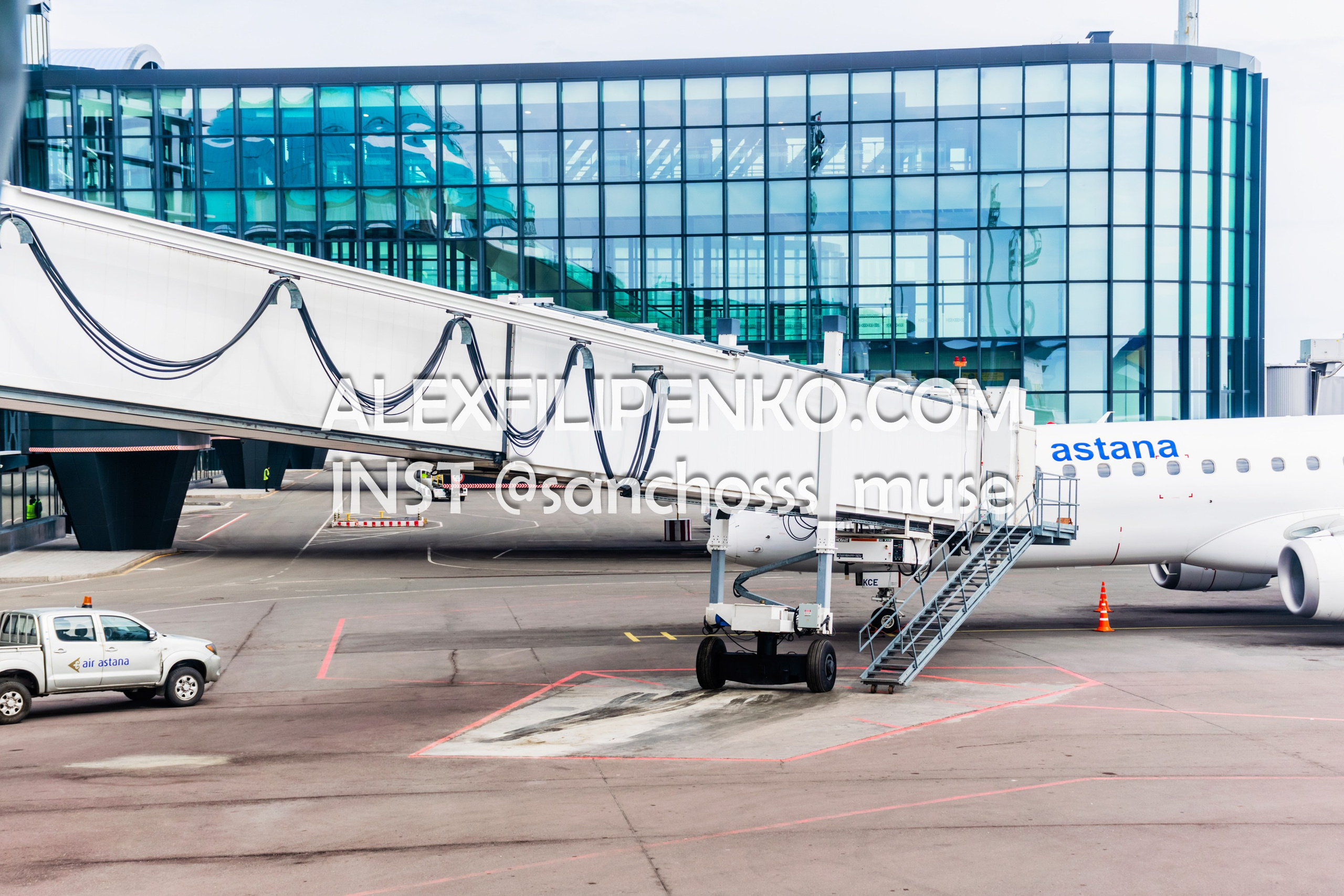 Фотосъемка для рекламного оператора MYD Production в Аэропорту Астаны. Фотограф интерьера недвижимости и архитектуры в Астане