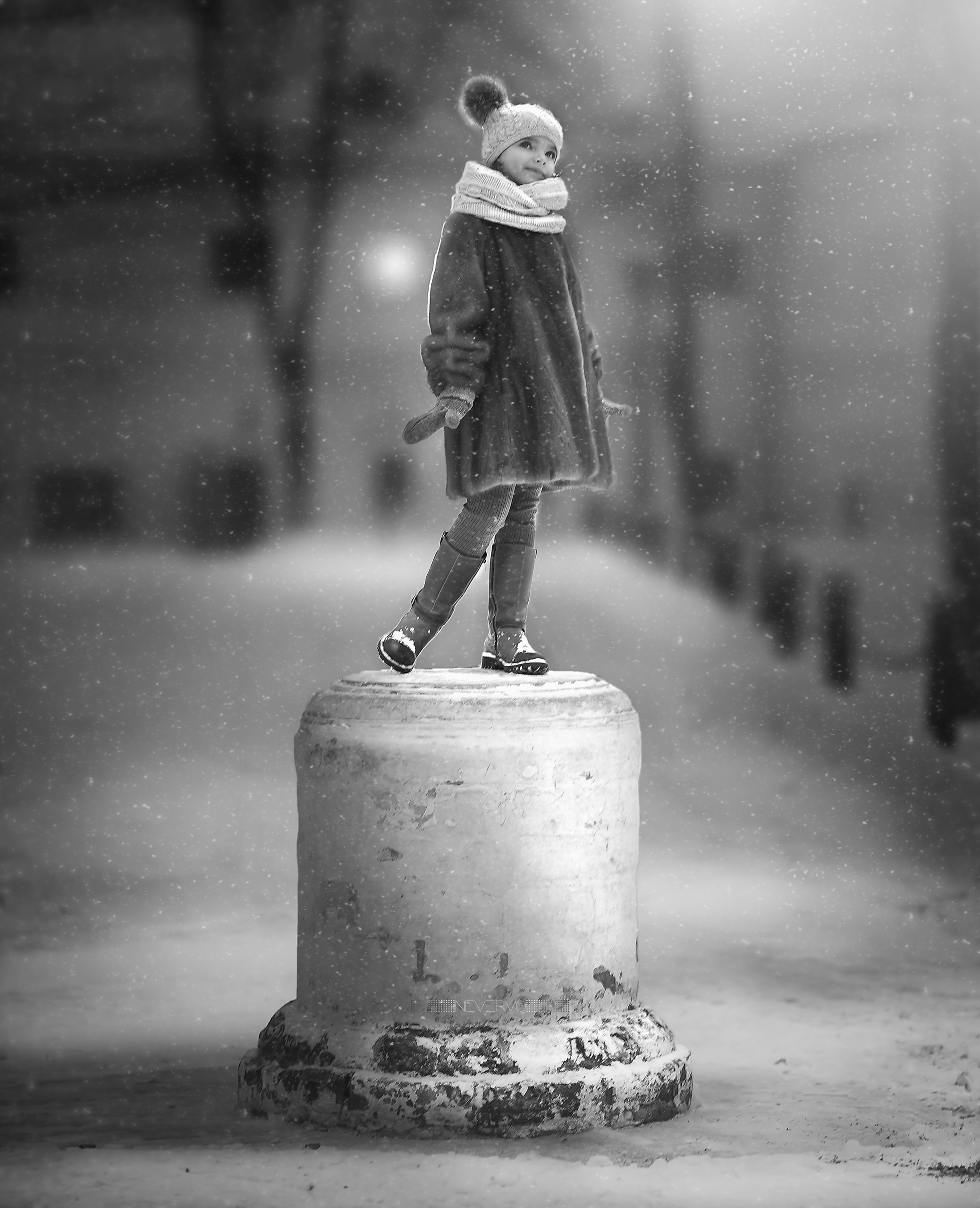 Черно-белая фотосъемка. B&W съемка в Москве. ЧБ фотограф Олег Голишник. Арт-фотограф Олег Голишников. Творческая мастерская