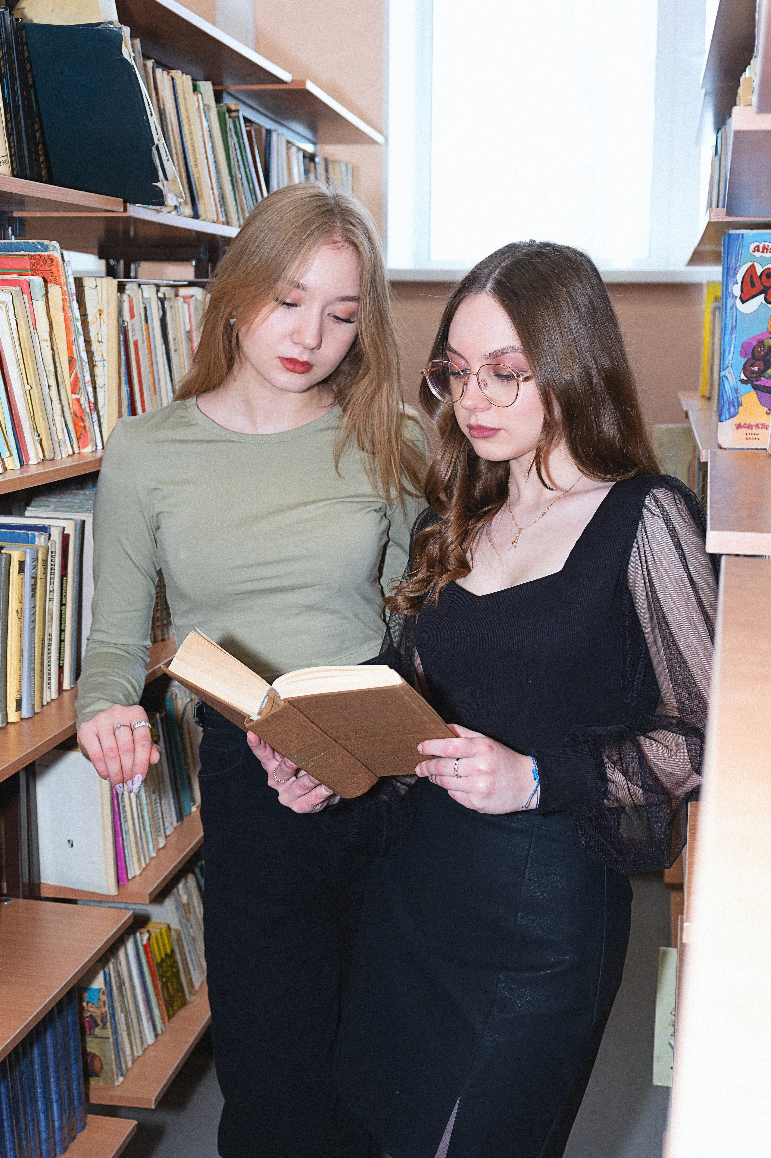 Выпускной альбом 2024. Фотограф и видеограф в Омск/Москва Сащенко Лера