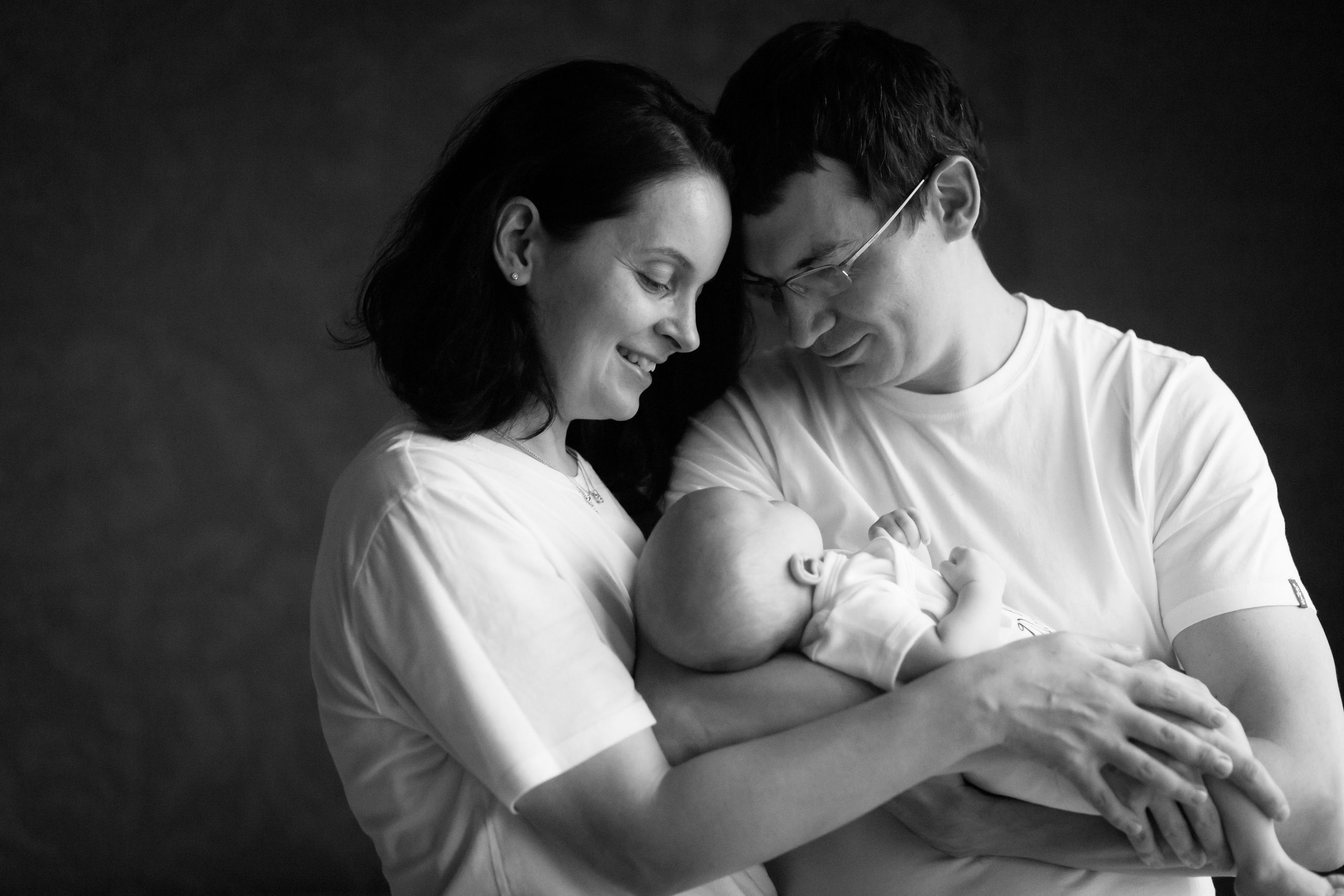 Черно-белая съемка новорожденной. Фотографы в Москве Светлана Устинова и Сергей Грачев