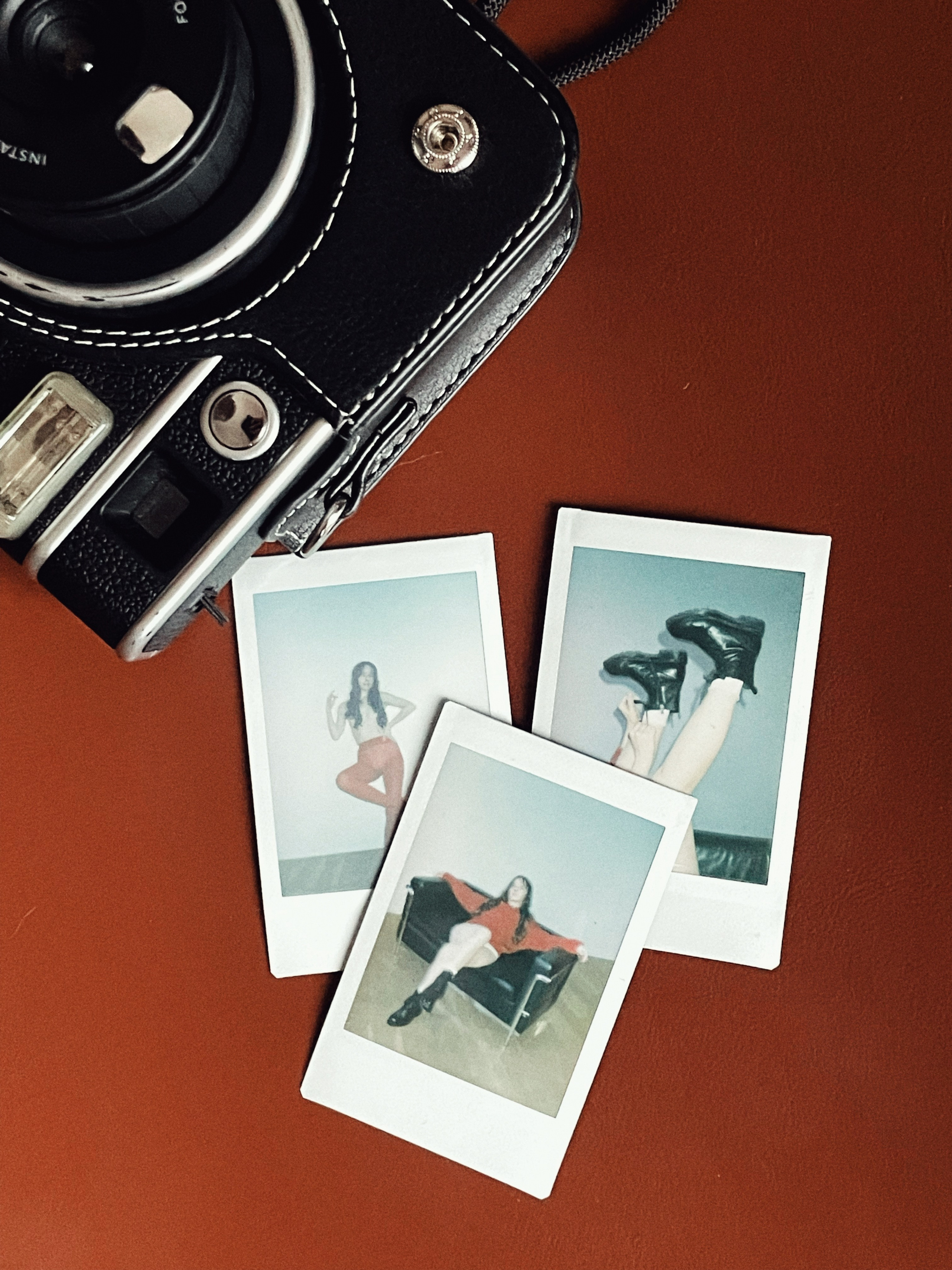 Кадры на инстакс instax моментальная фотография. Фотограф про чувства, моменты, любовь. свадебный и портретный фотограф