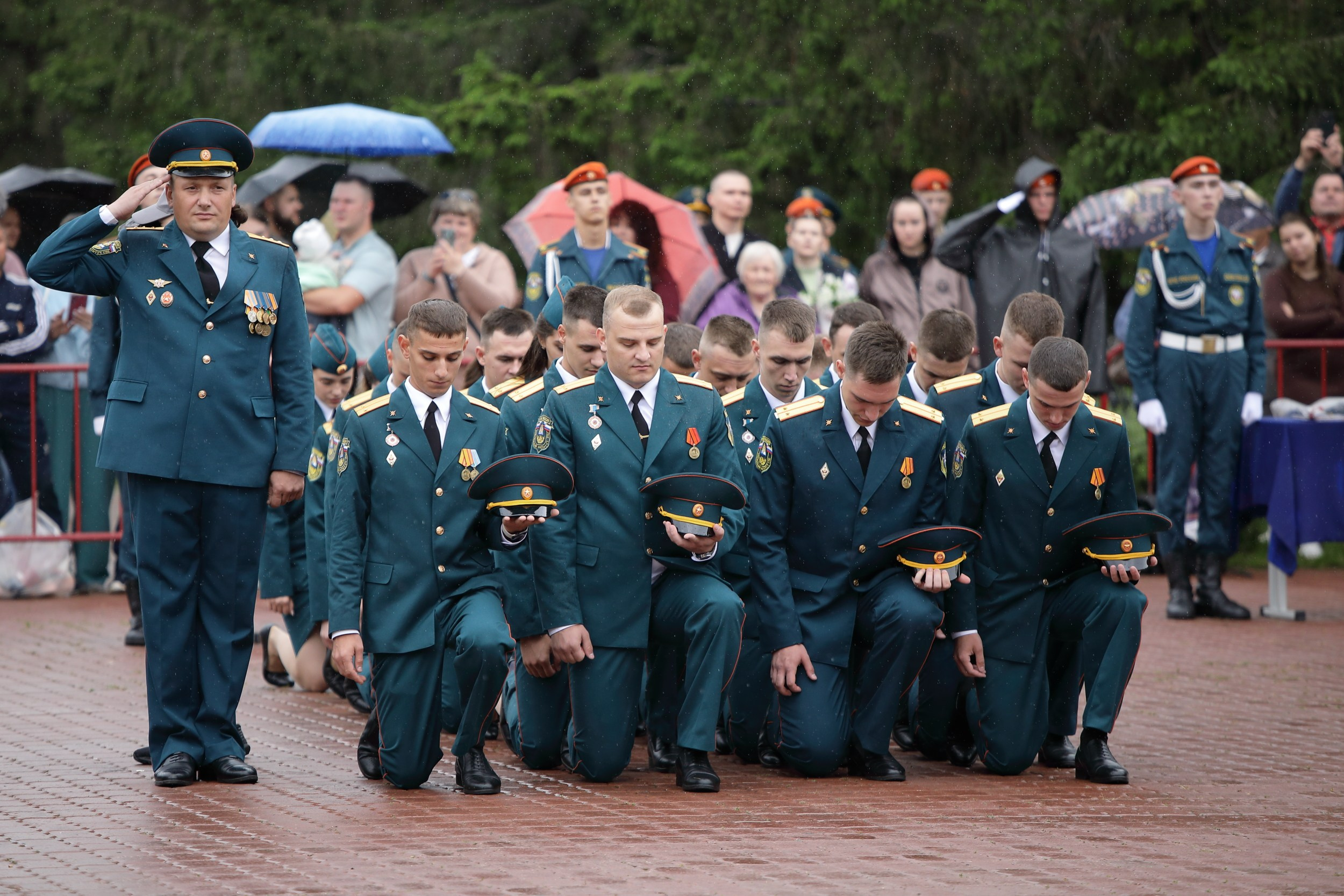 выпускники выпускной Уральский институт ГПС МЧС России преклонение