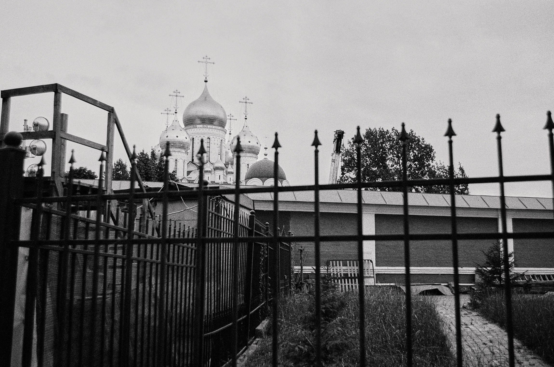 A walk around Moscow. Ostozhenka. The Other Pavel Potseluev — film photography and mastery of meat business