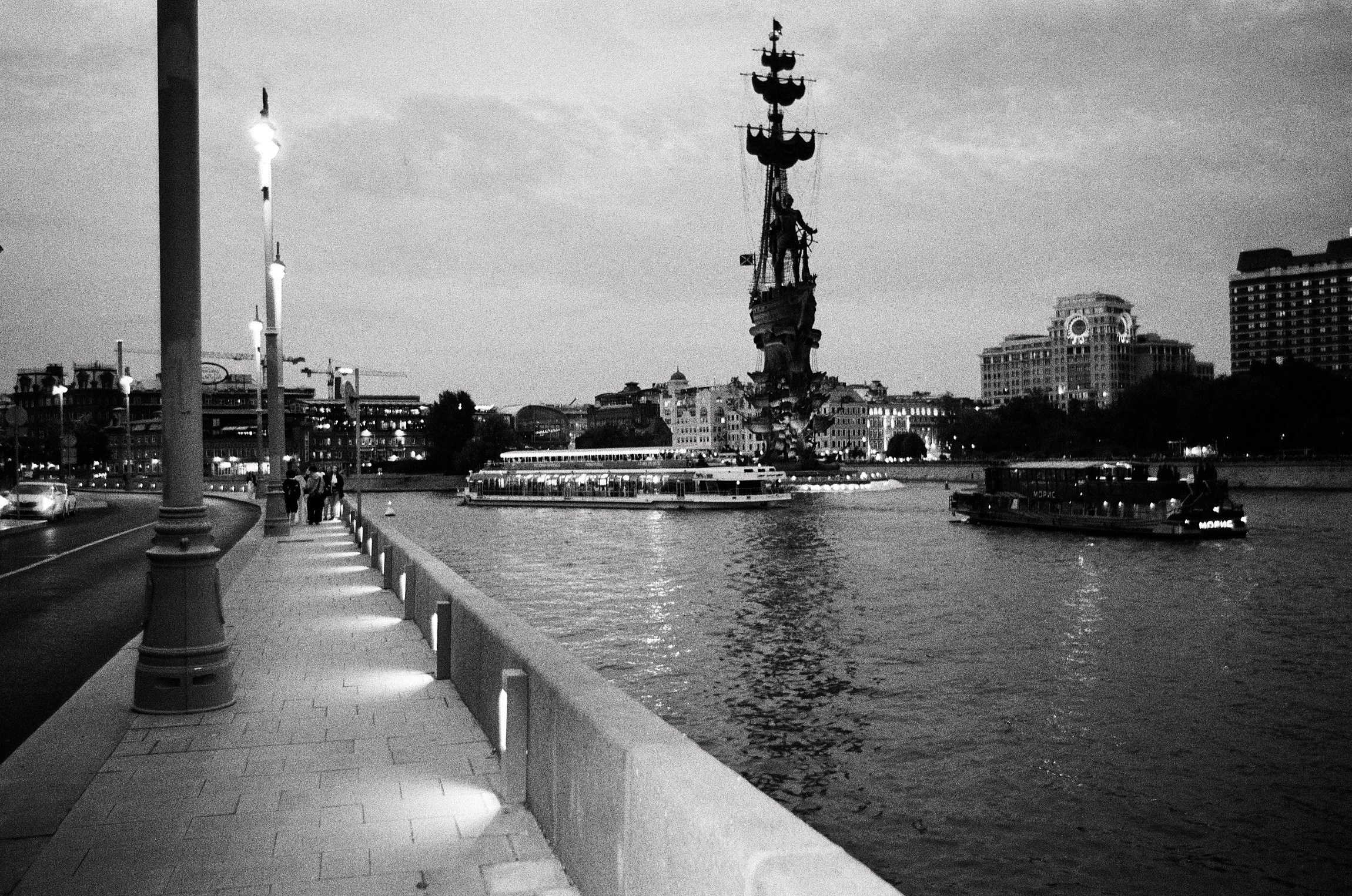 A walk around Moscow. Ostozhenka. The Other Pavel Potseluev — film photography and mastery of meat business