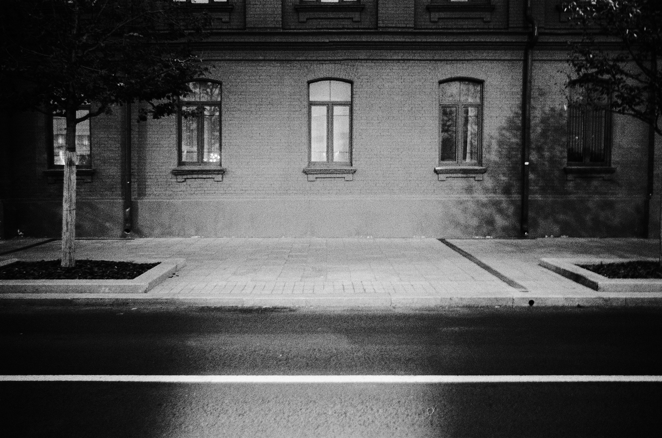 A walk around Moscow. Ostozhenka. The Other Pavel Potseluev — film photography and mastery of meat business