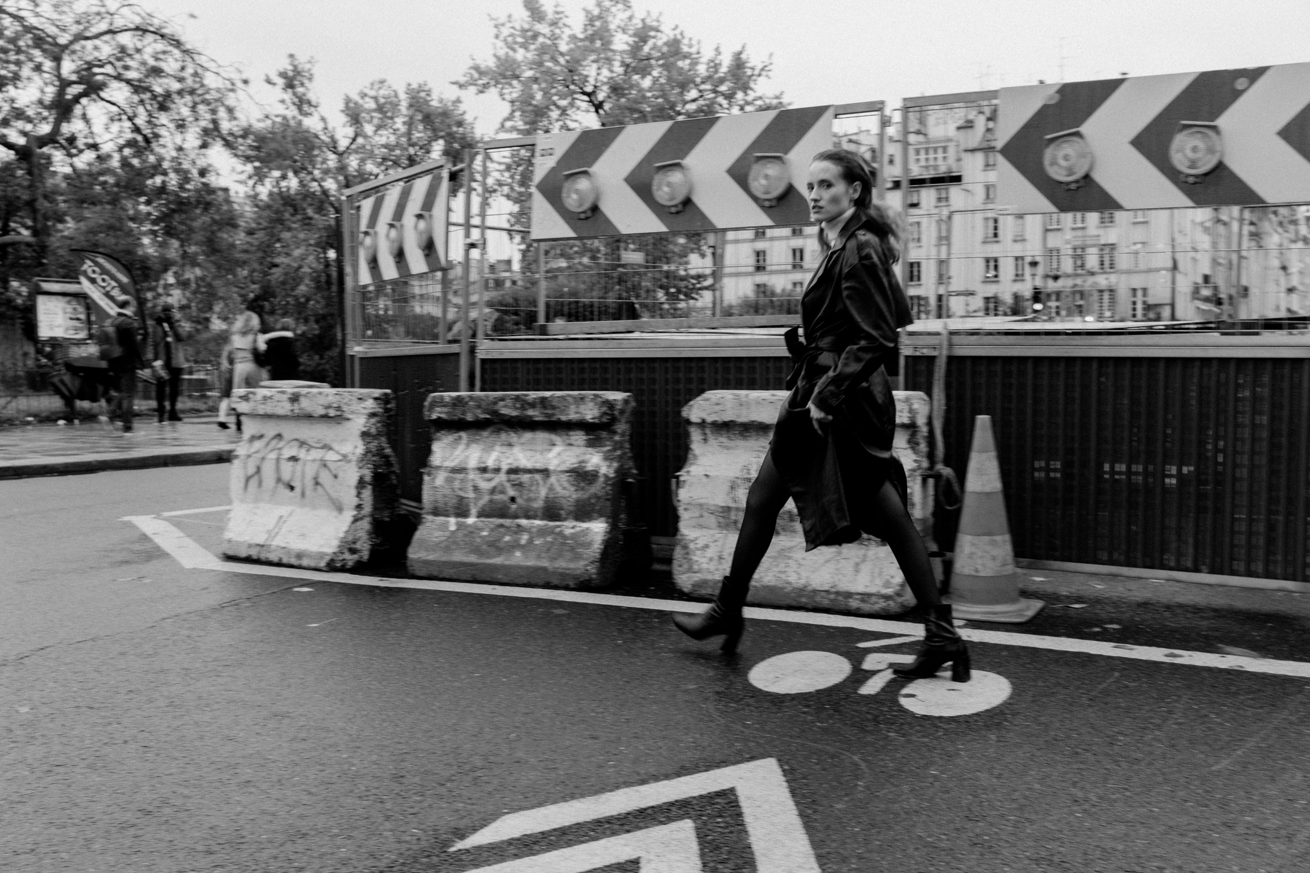 Femme fatale. Photographer in Paris