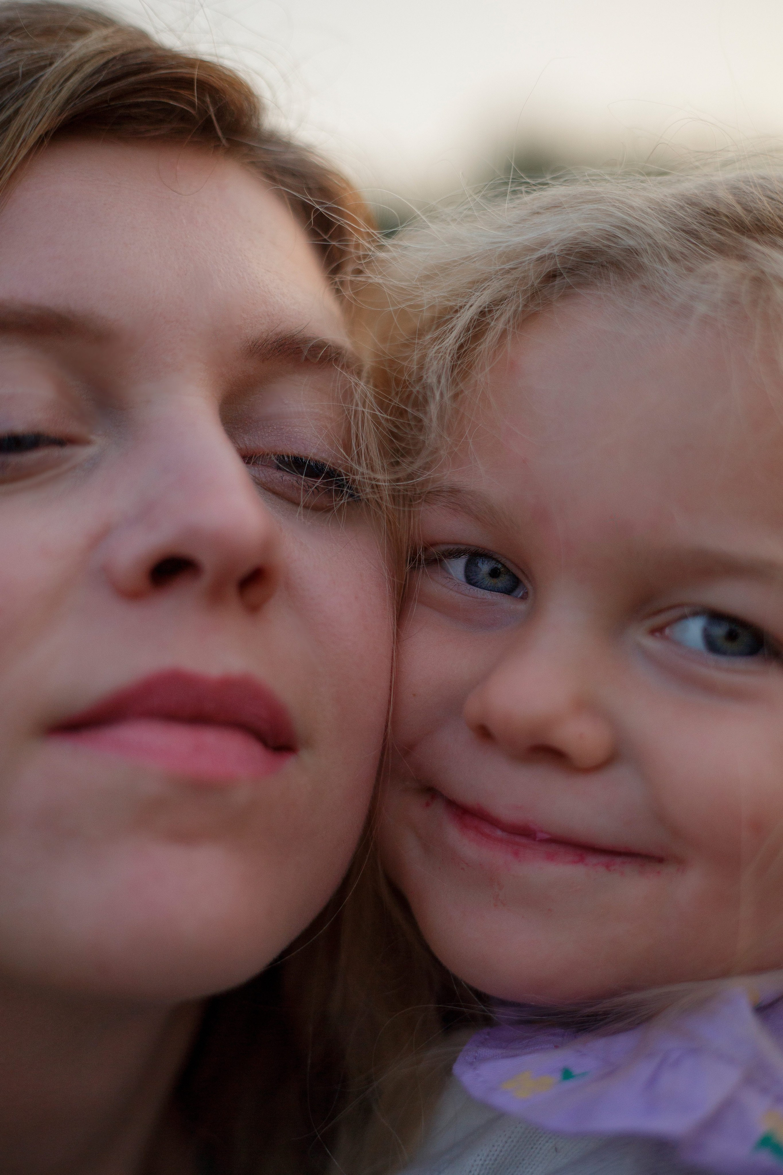 Семейная фотосъемка в поле летом 2023. Марина Рерих — портретный фотограф в Екатеринбурге