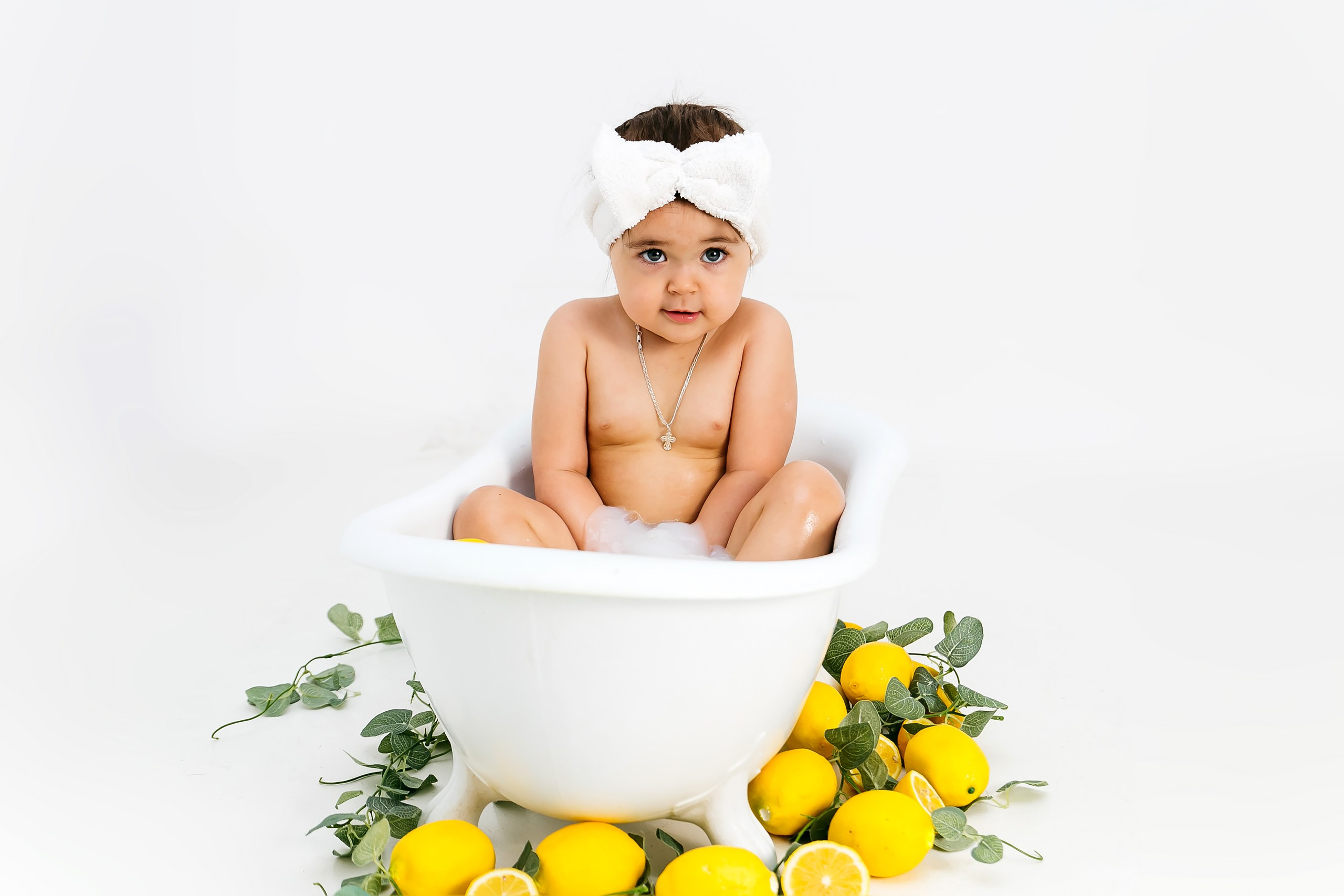 Купание с лимончиками. Свадебный и семейный фотограф в Краснодаре Илонна Ковалева