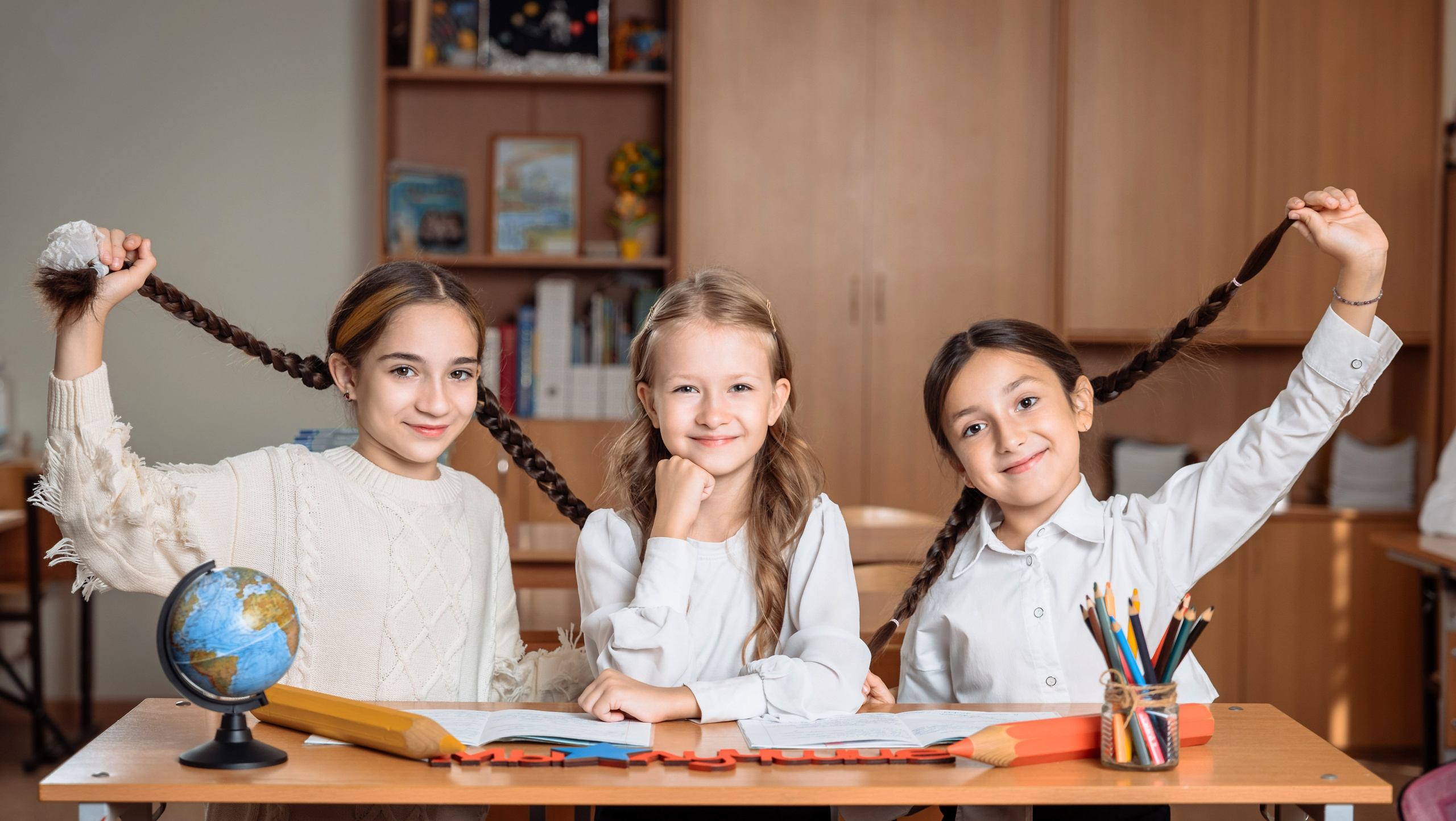 Начальные классы. Выпускные школьные фото­альбомы для школ и детских садов в Волгограде и Волжском