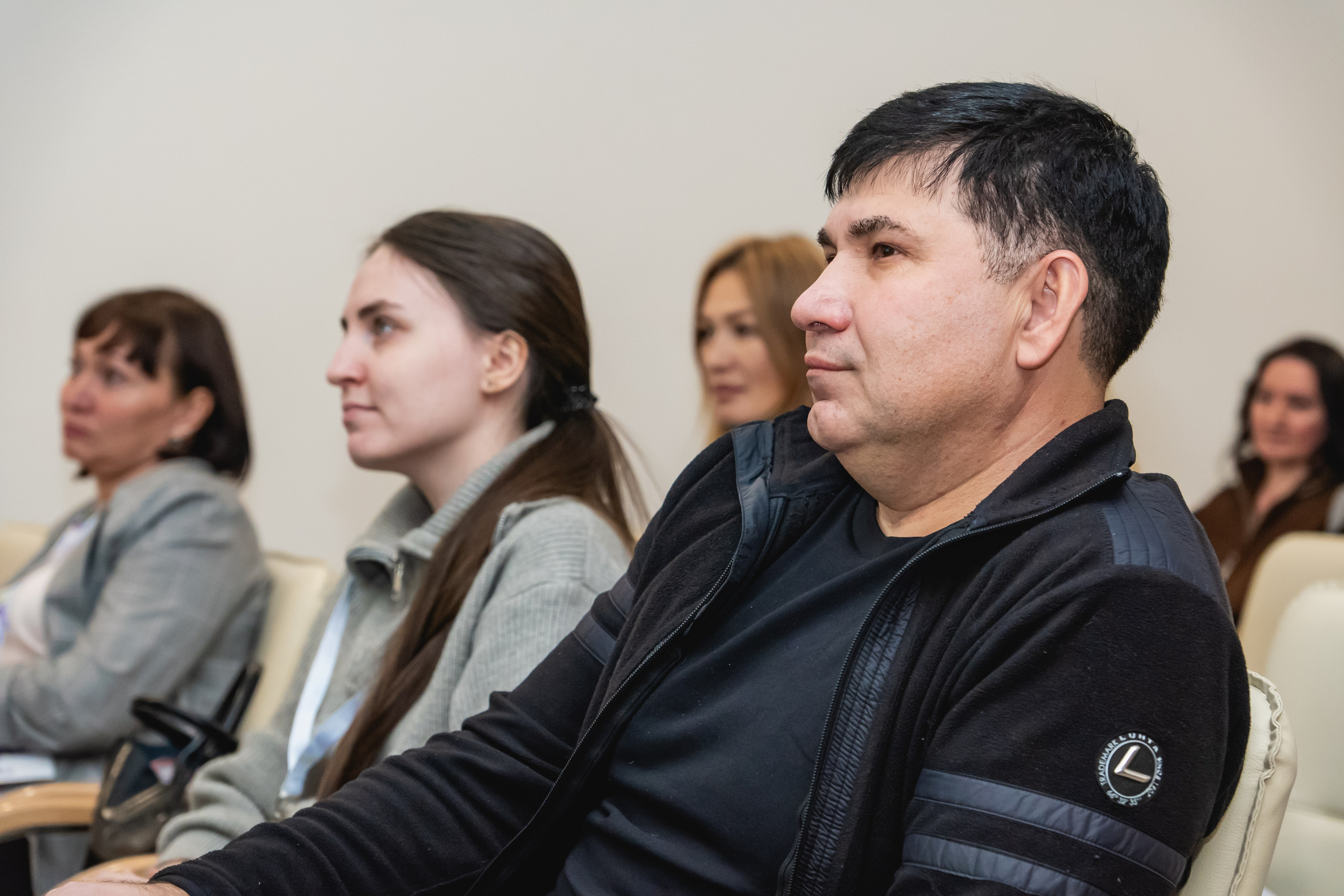 Мегасреда. Занимаюсь профессиональной фотографией и живу рядом с Байкалом. Работаю в разных жанрах