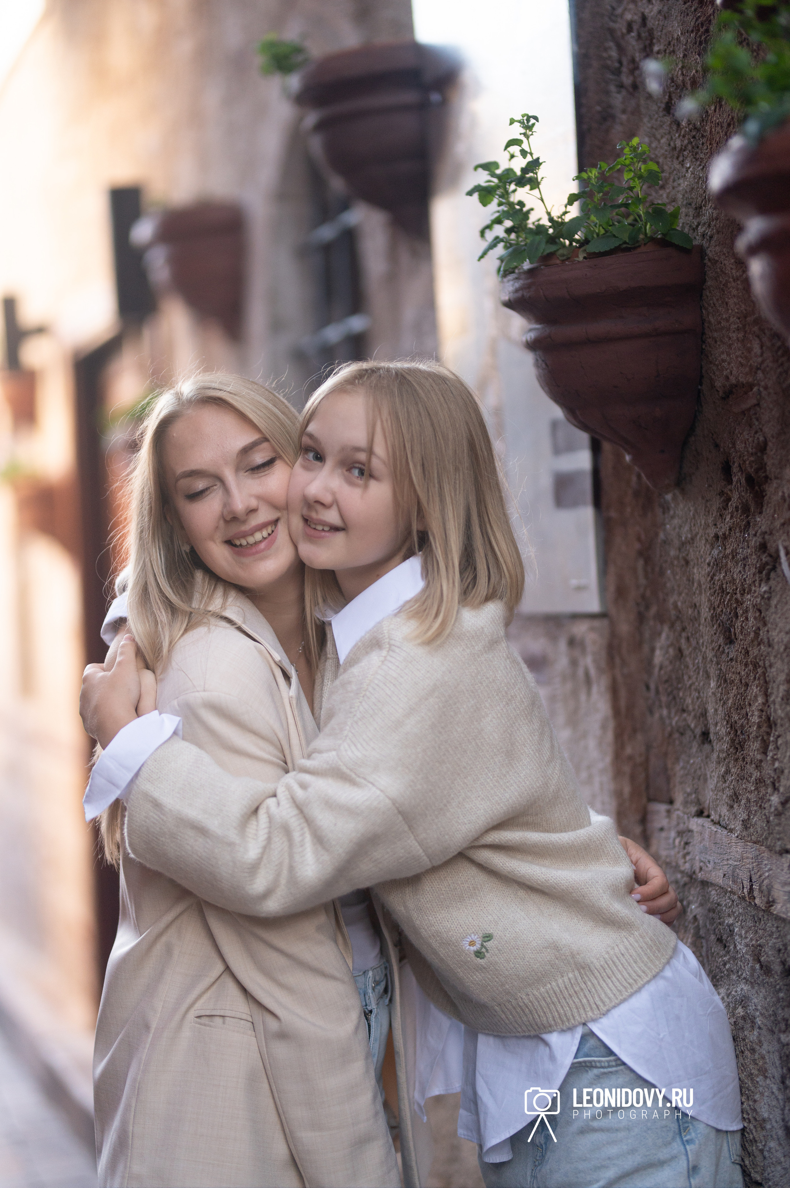 КАТЯ И НАСТЯ