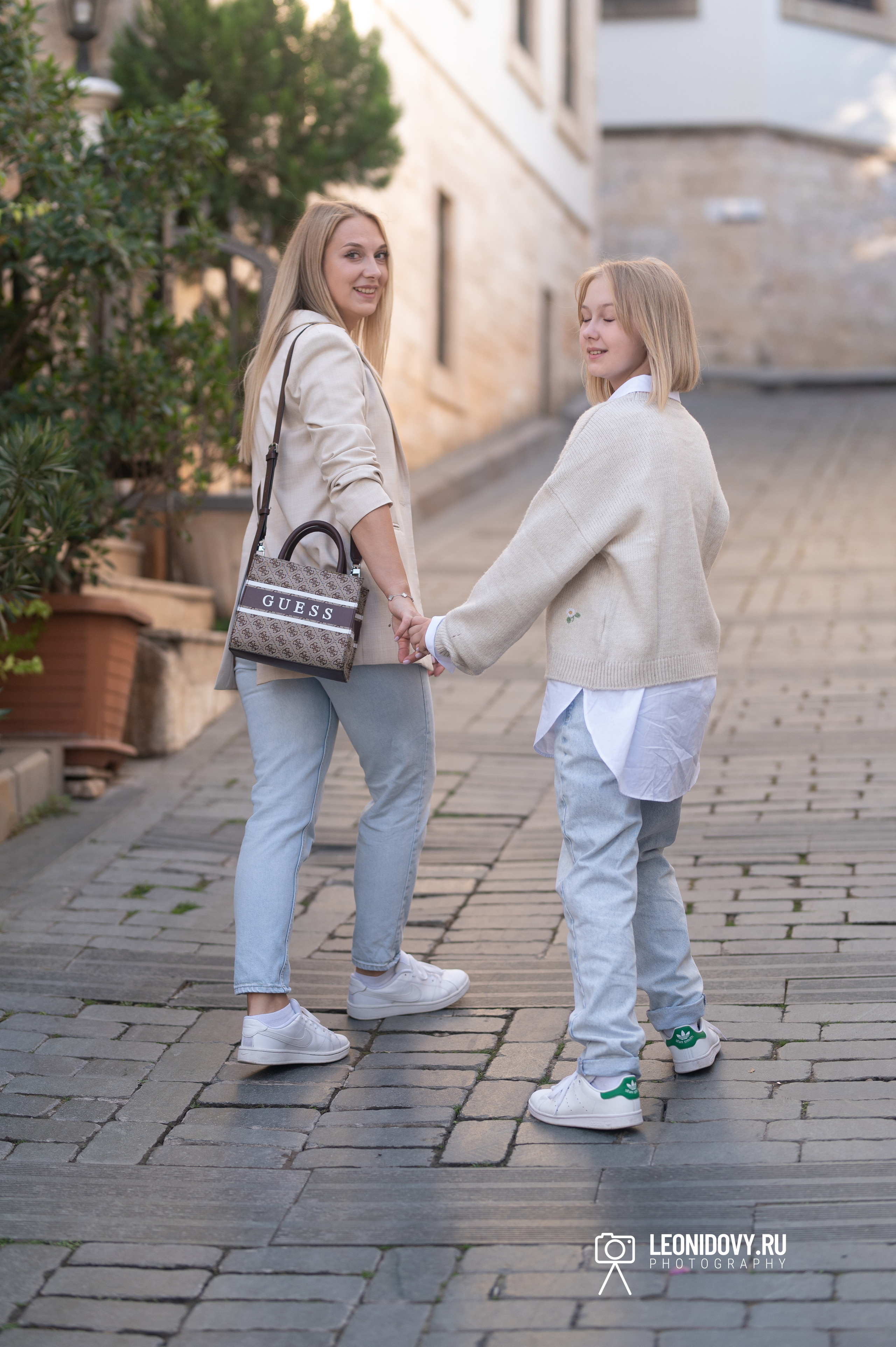 КАТЯ И НАСТЯ