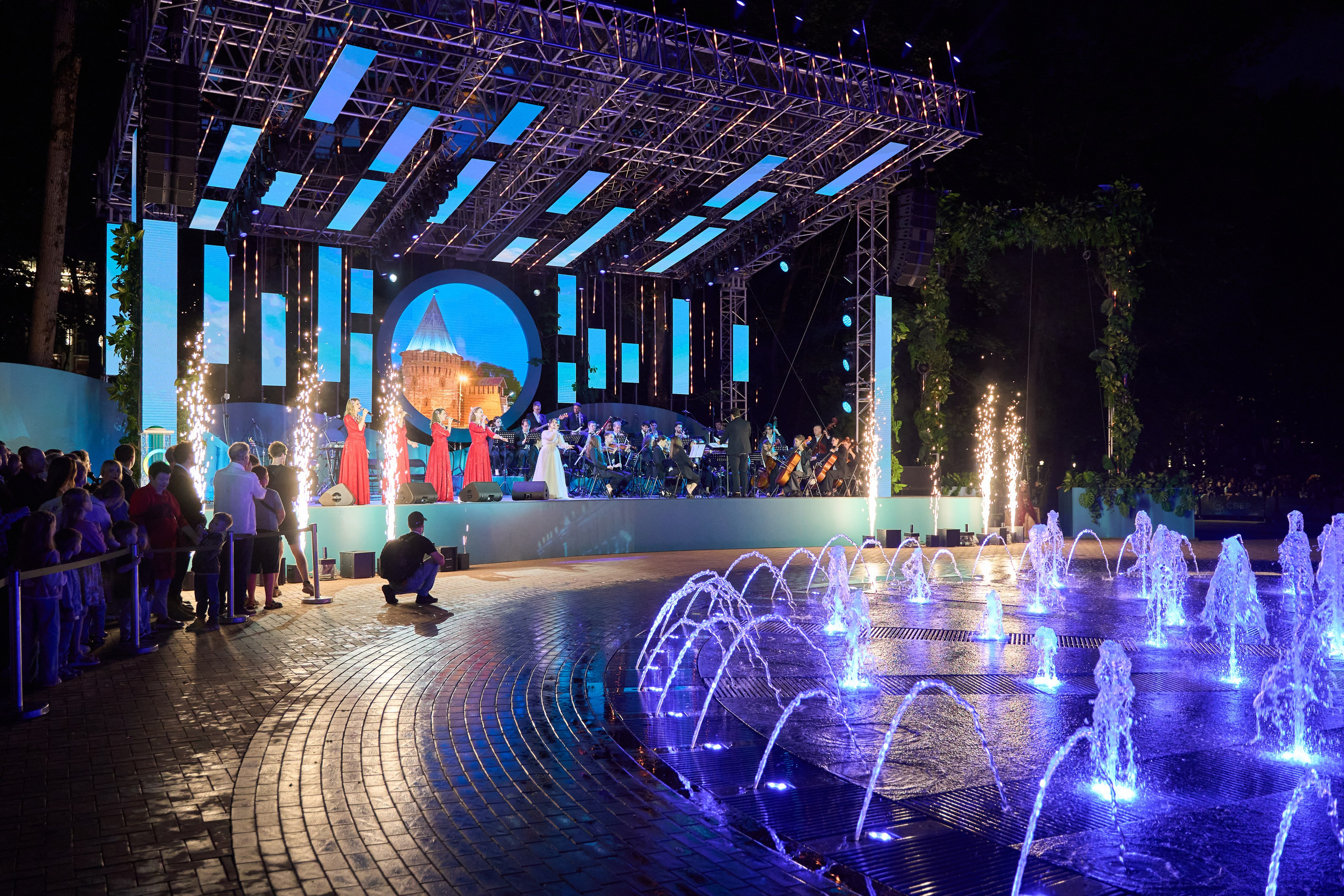 Сбербанк открытие фонтана. Услуги фотографа в Смоленске. Фотограф на свадьбу