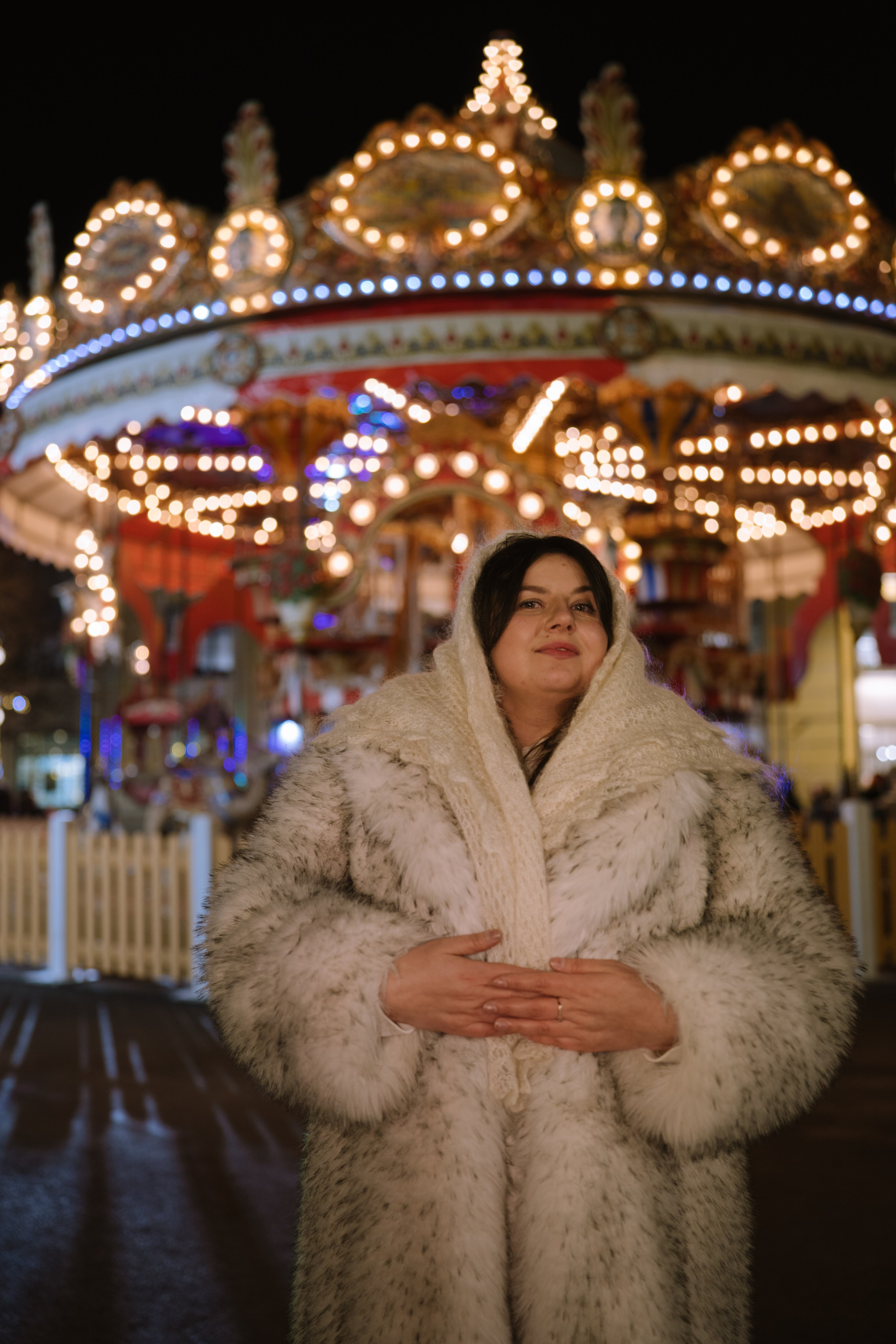 ПРОГУЛКА НА МАНЕЖНОЙ ПЛОЩАДИ ДЛЯ ДЕВУШКИ ПЕРЕД НОВЫМ ГОДОМ (НОВОГОДНЯЯ ФОТОСЕССИИЯ НА МАНЕЖНОЙ ПЛОЩАДИ). Профессиональный фотограф, Санкт-Петербург — Виктория Богомолова