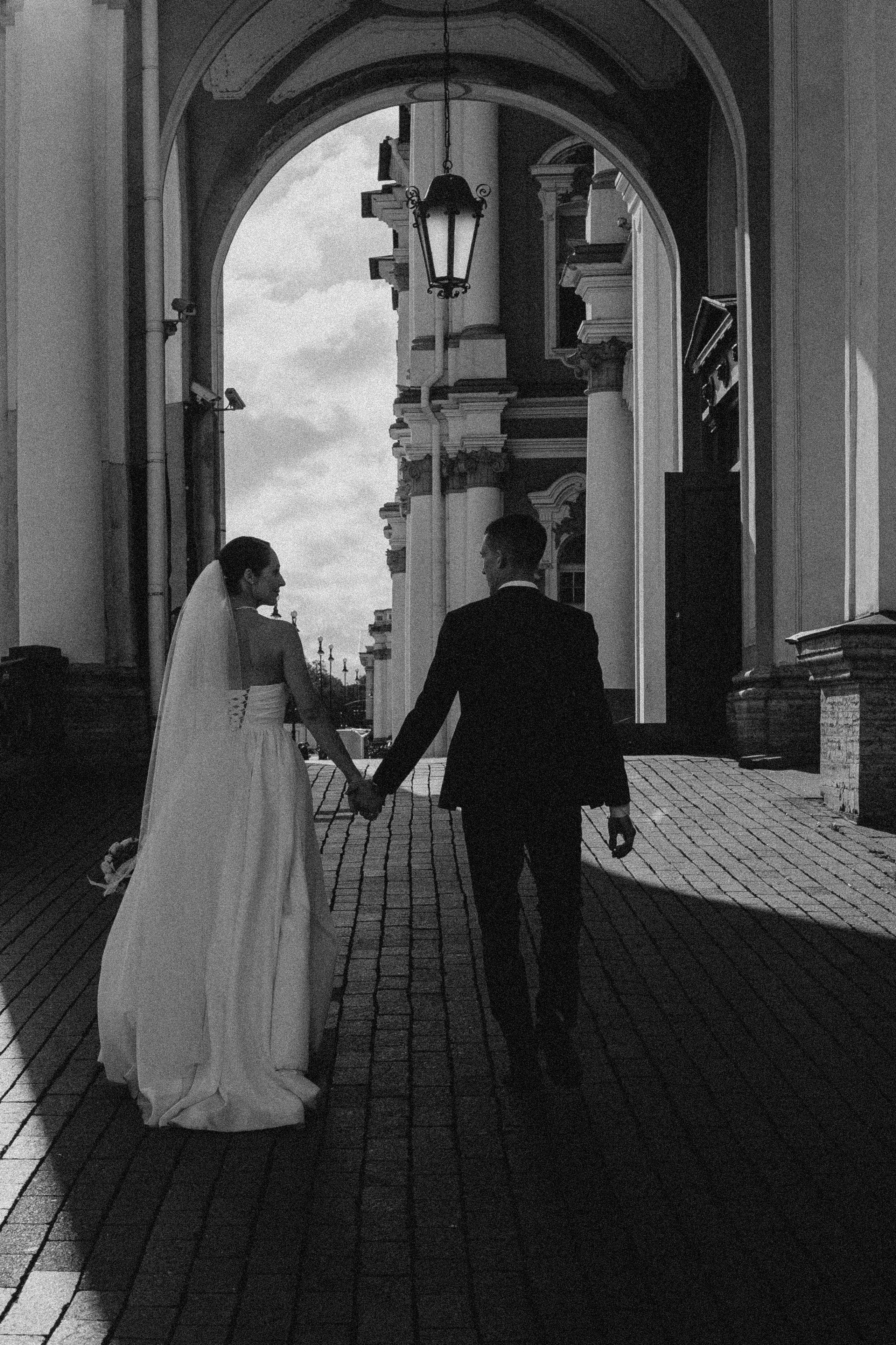 СВАДЕБНАЯ ПРОГУЛКА В САНТК-ПЕТЕРБУРГЕ (ИСАКИЕВСКИЙ СОБОР, ЗИМНЯЯ КАНАВКА, ЭРМИТАЖ И БОЛЬШАЯ МОРСКАЯ УЛИЦА). Профессиональный фотограф, Санкт-Петербург — Виктория Богомолова