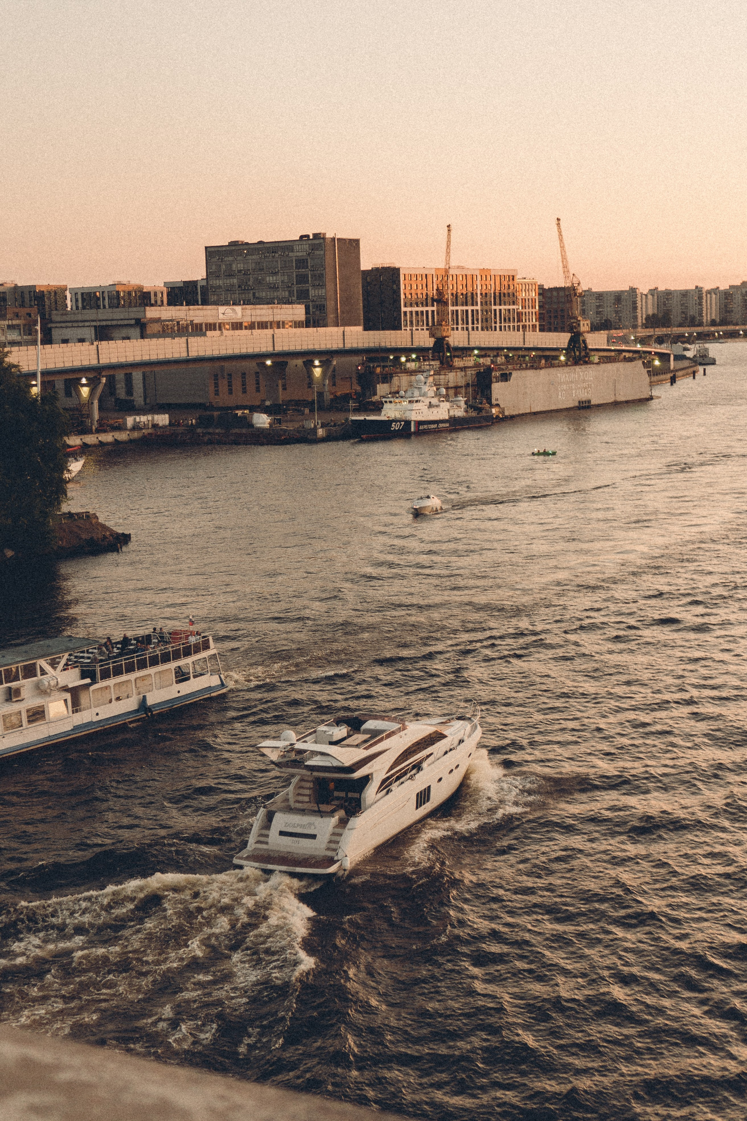 СВАДЕБНАЯ СЬЕМКА ВОЗЛЕ МСОТА БЕТАНКУРА НА КАБРИОЛЕТЕ. Профессиональный фотограф, Санкт-Петербург — Виктория Богомолова
