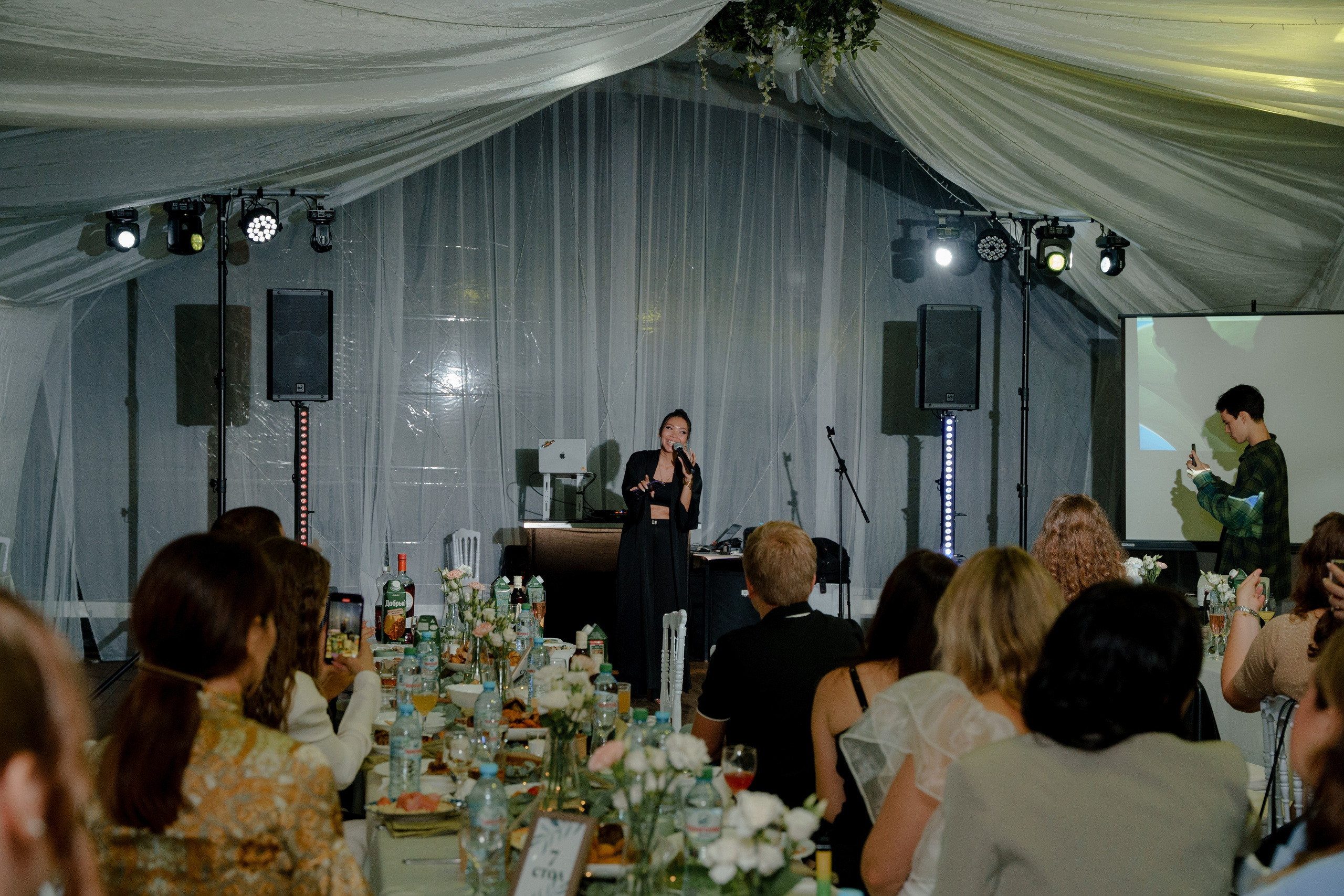 День рождения в шатре на водохранилище. Репортажный фотограф Москва Сергей Дружинин