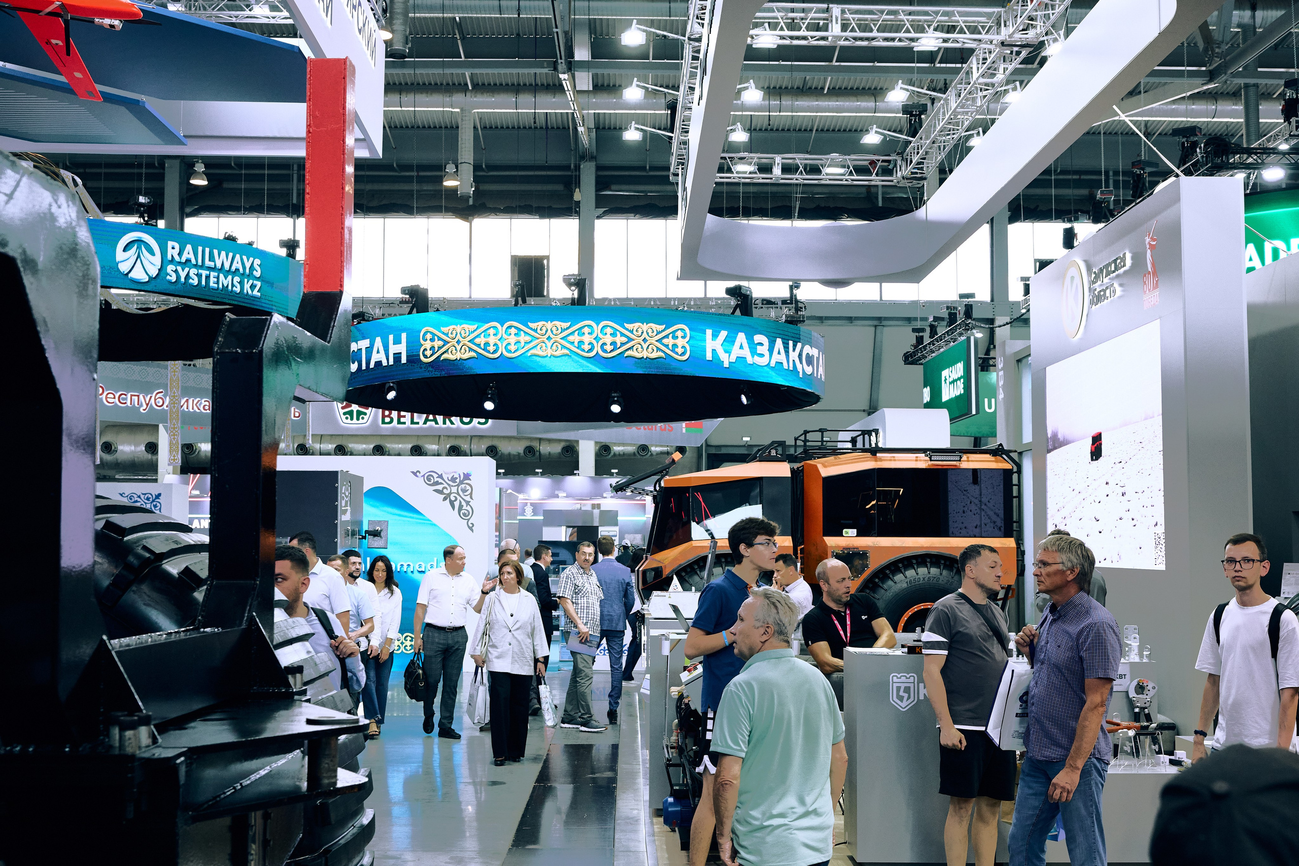 Иннопром-2025. Предметный и репортажный фотограф Алексей Кротов