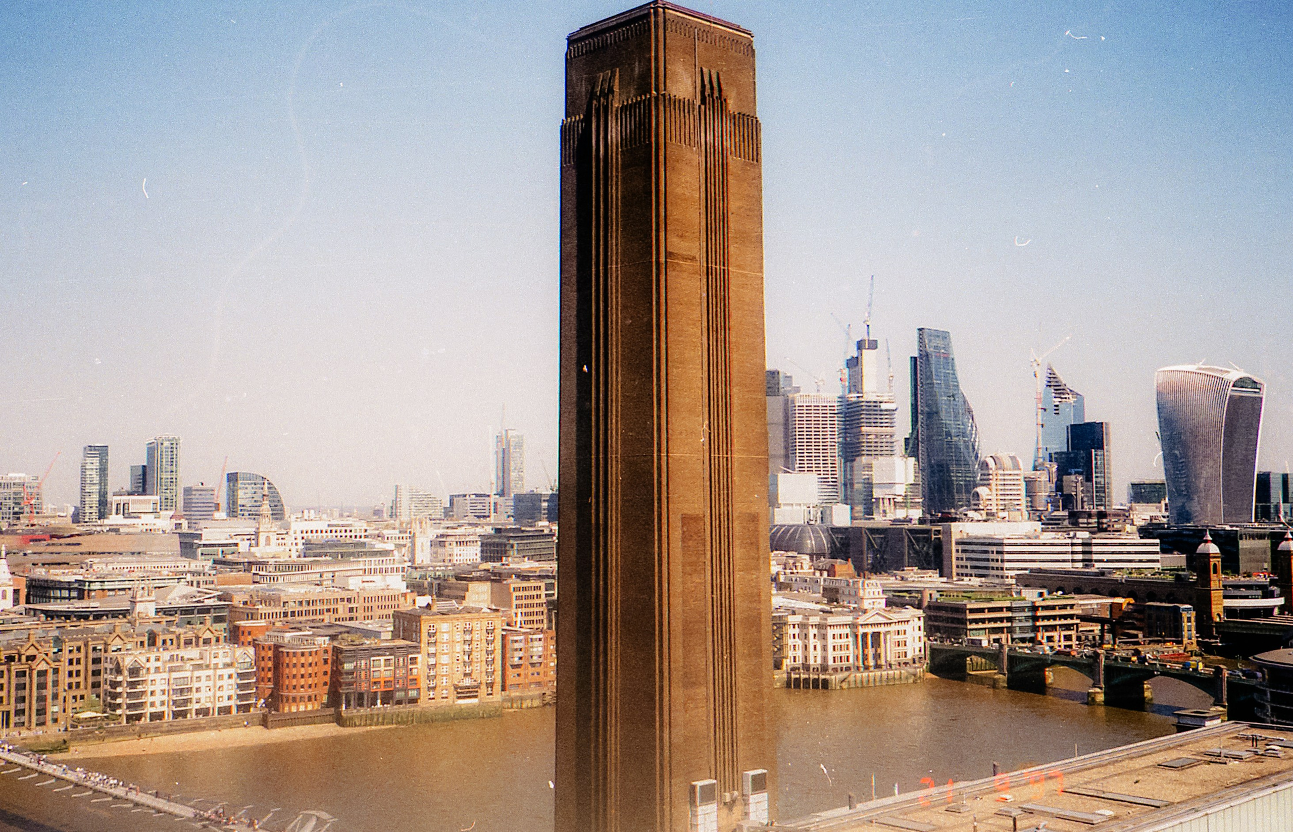 Analogue london. Iraogo