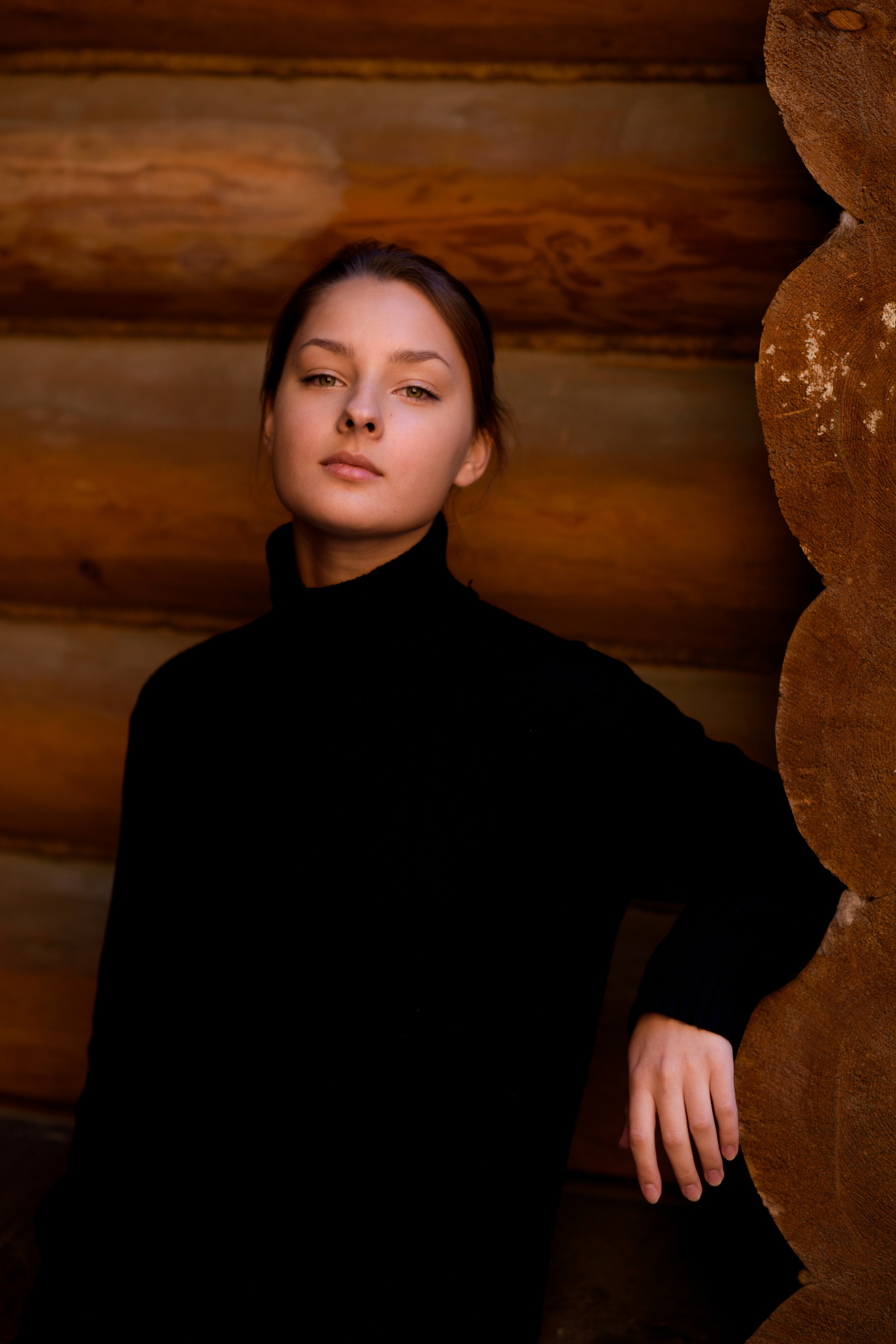 Фотосессия девочки подростка в Коломенском в темном ключе. Главная