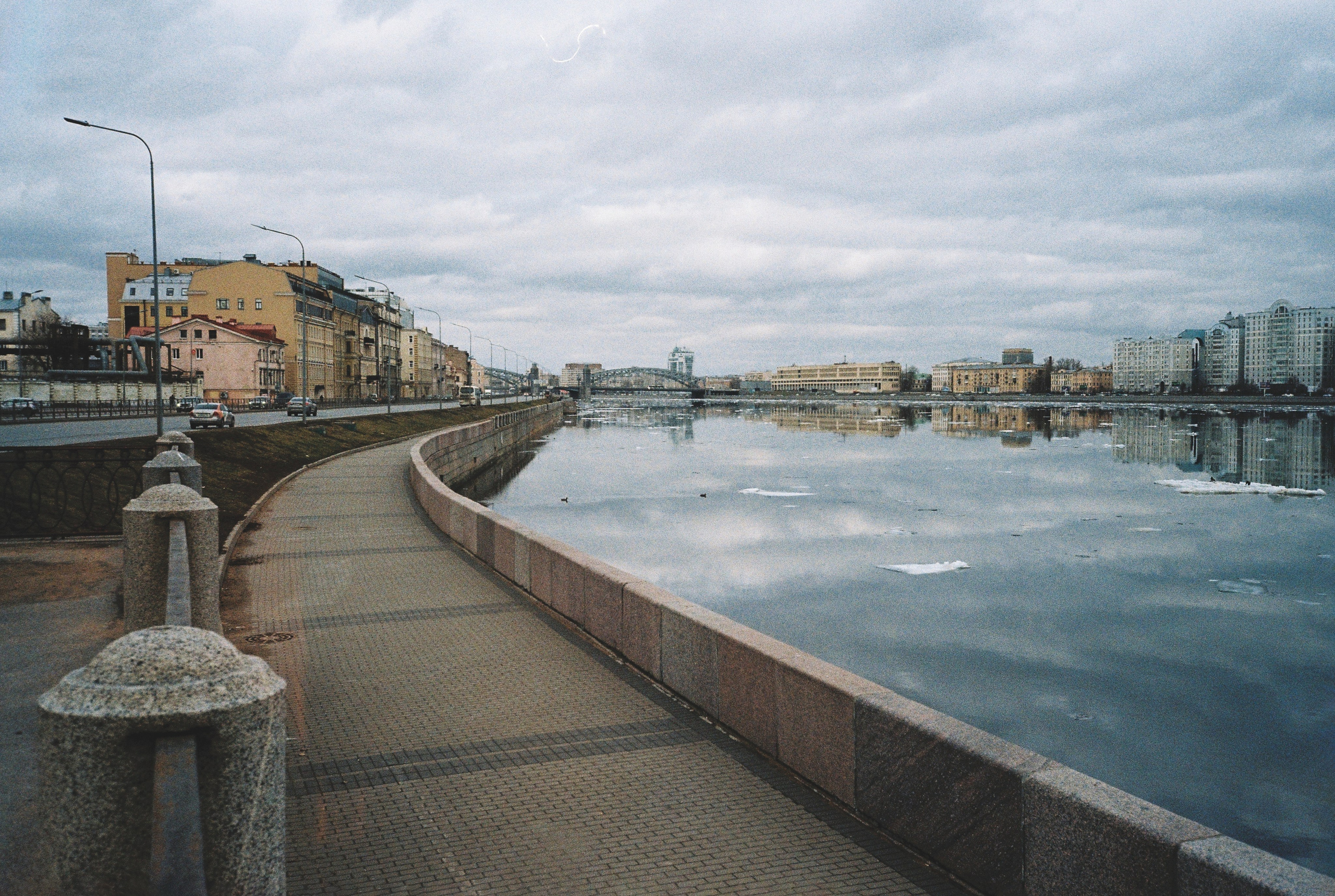 Фотографии цветные. Свадебный и семейный пленочный фотограф в Петербурге Истомина Ирина