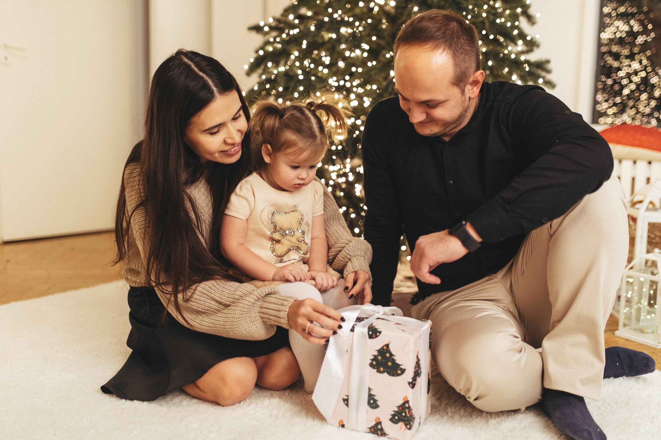 Аврора, Ира, Женя. Главная