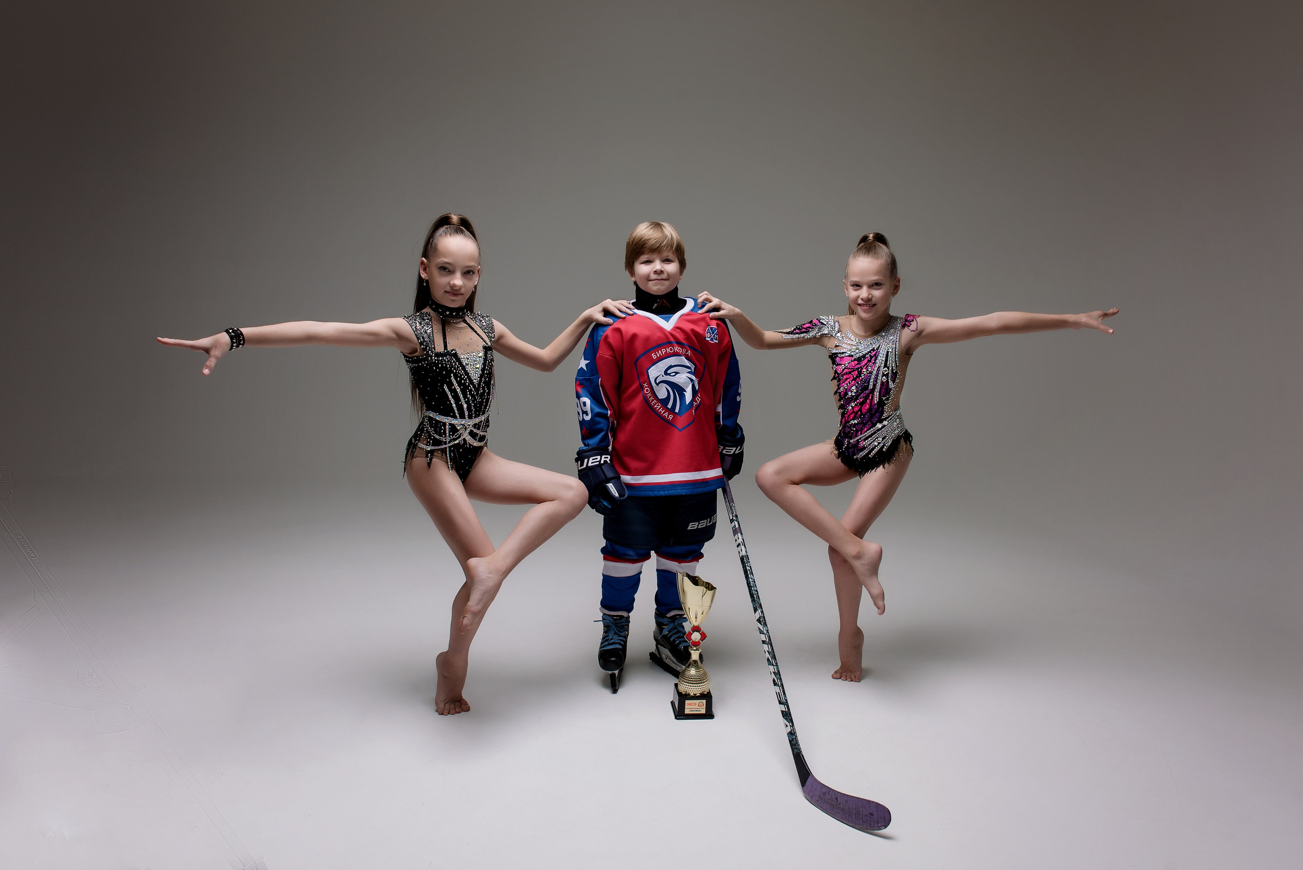 Хоккей — Гимнастика групповая съемка. Детский фотограф в Долгопрудном и Москве