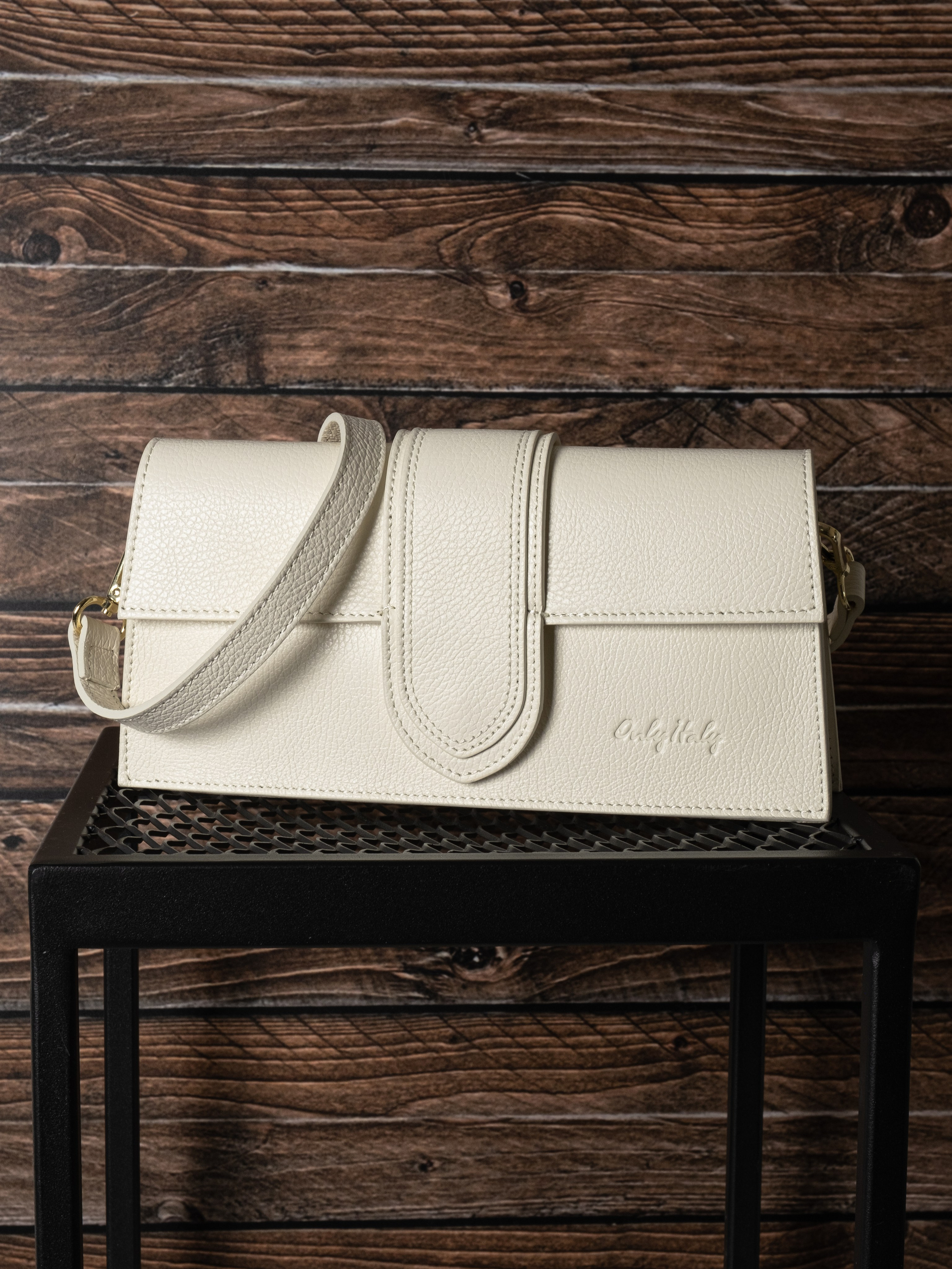 Предметная съёмка сумок для маркетплейсов. Предметный фотограф в Симферополе Антон Катунин