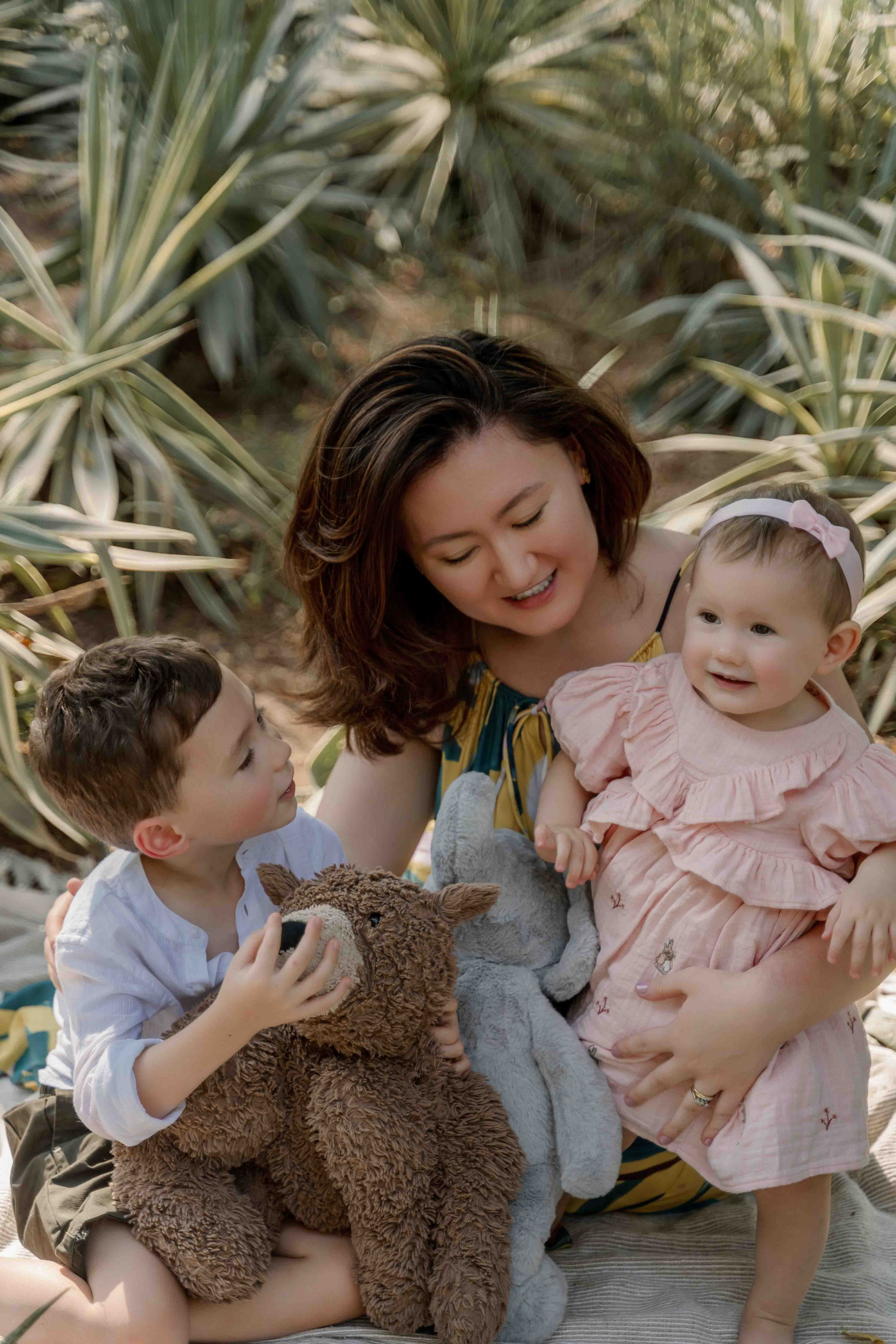 Семейная фотосессия в парке в коричневых тонах. Фотограф и видеограф в Москве и Абу Даби Мария Кулагина