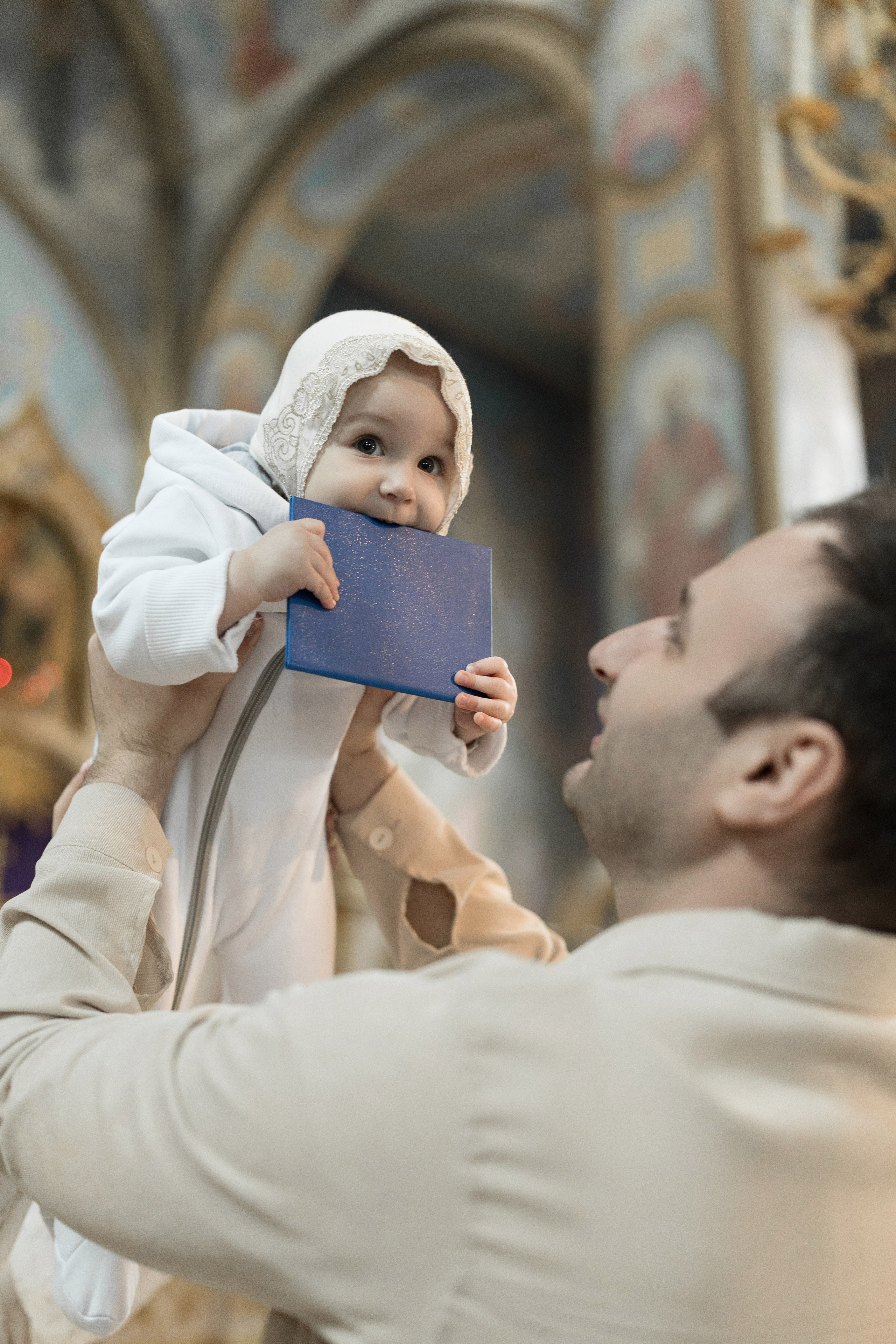 Крещение Миланы в церкви иконы Божией Матери / пасмурная погода. Анастасия Безуглова- свадебный фотограф в Таганроге