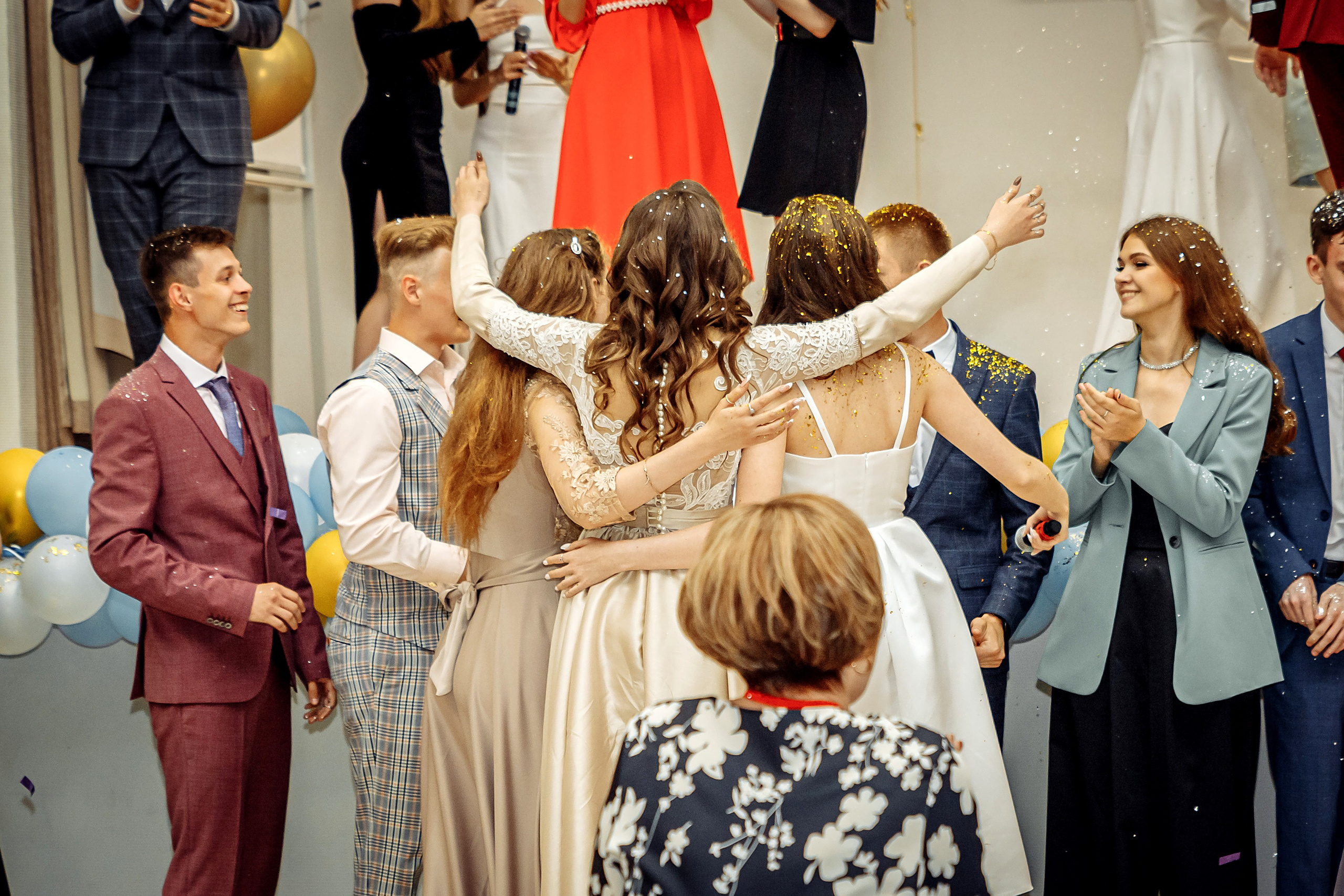 Фото выпуск 11 класс. Свадебный фотограф Марина Суворова и видеооператор Олег Петров