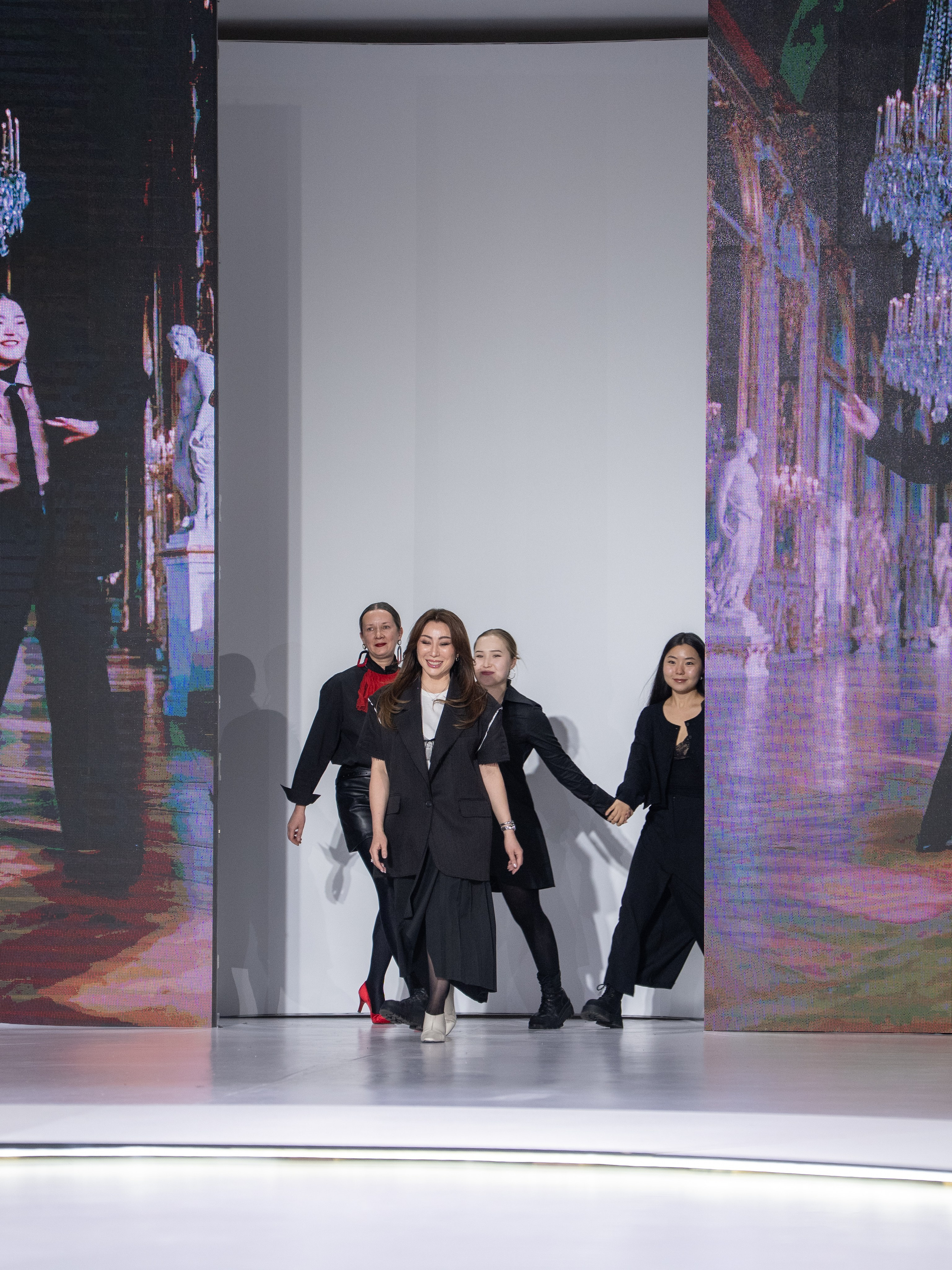 Дизайнер Aida Kaumenova. Сайт Алматинского НЮ АРТ, будуар и фэшн фотографа Дениса Карпенко