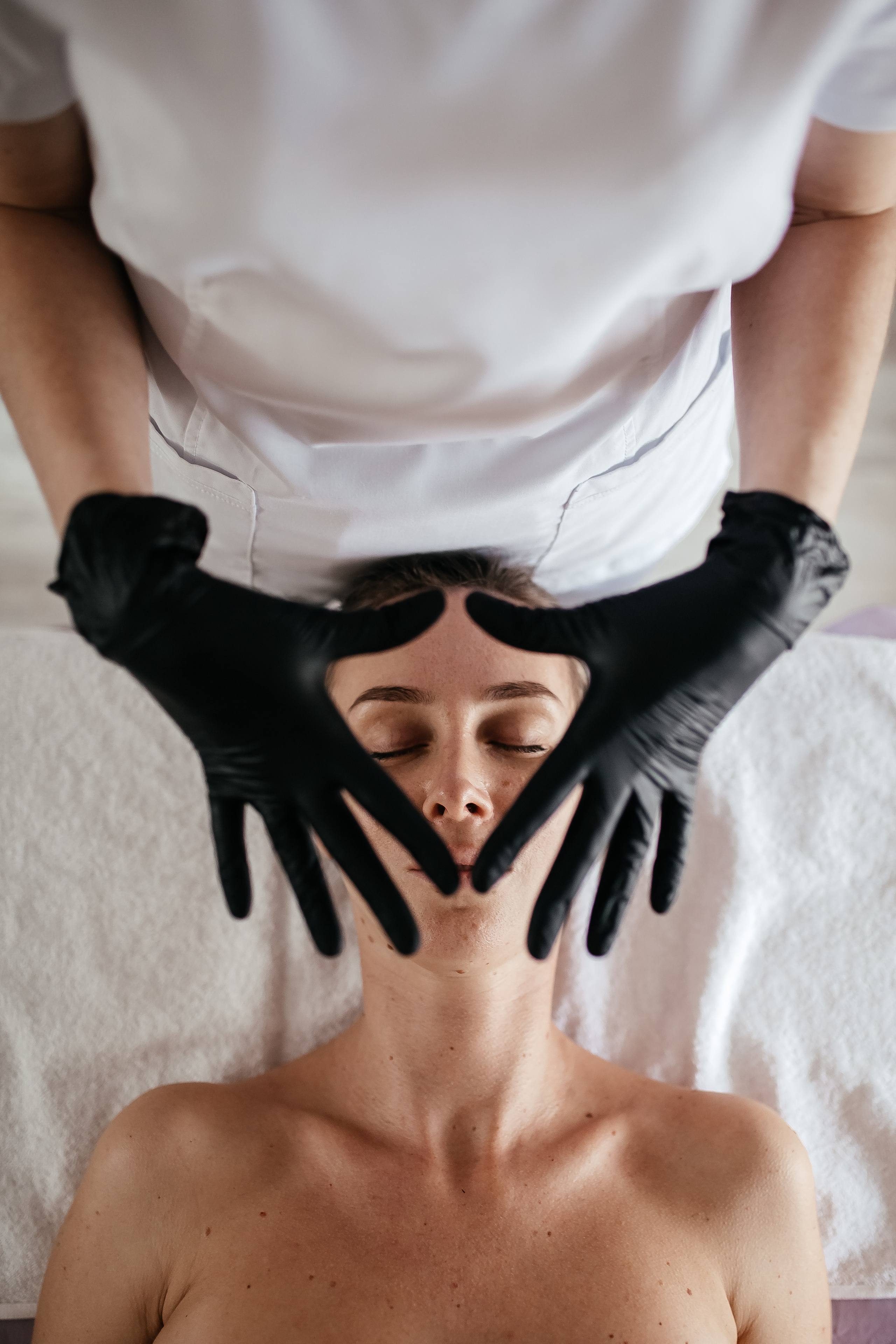 Массаж лица. Светлая тема. ФОТО ВИДЕО ПРОДАКШН Санкт-Петербург Москва фотограф Мария Хрусталева