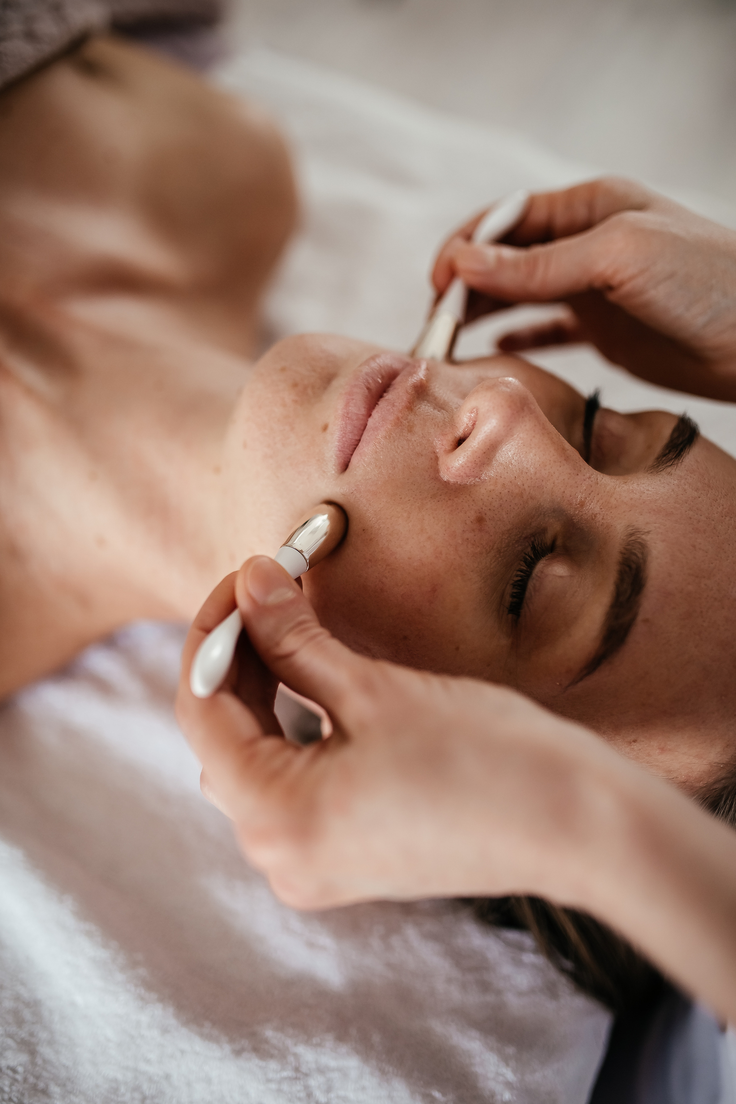 Массаж лица. Светлая тема. ФОТО ВИДЕО ПРОДАКШН Санкт-Петербург Москва фотограф Мария Хрусталева