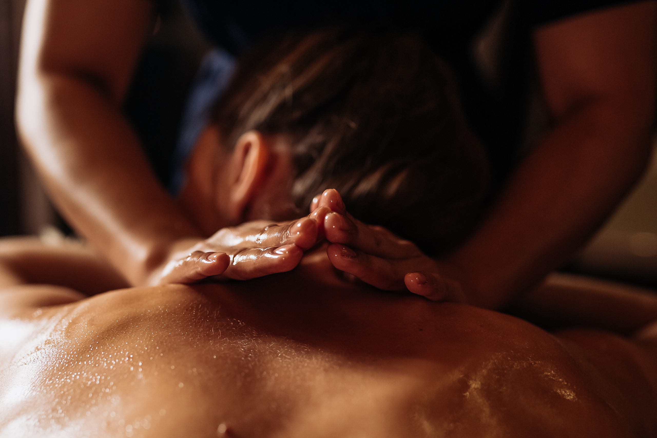 Контент Массаж. Темная тема. ФОТО ВИДЕО ПРОДАКШН Санкт-Петербург Москва фотограф Мария Хрусталева