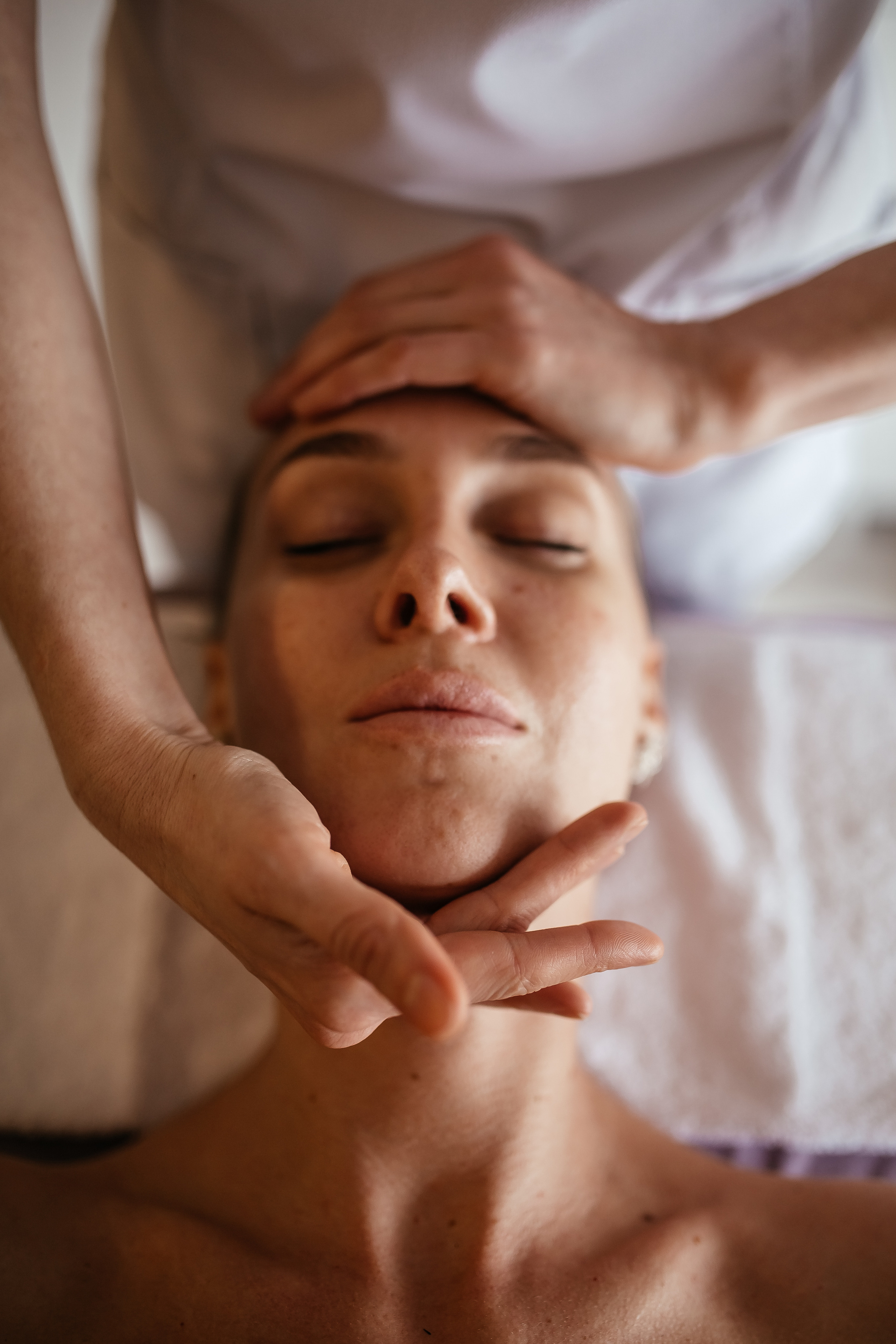 Массаж лица. Светлая тема. ФОТО ВИДЕО ПРОДАКШН Санкт-Петербург Москва фотограф Мария Хрусталева