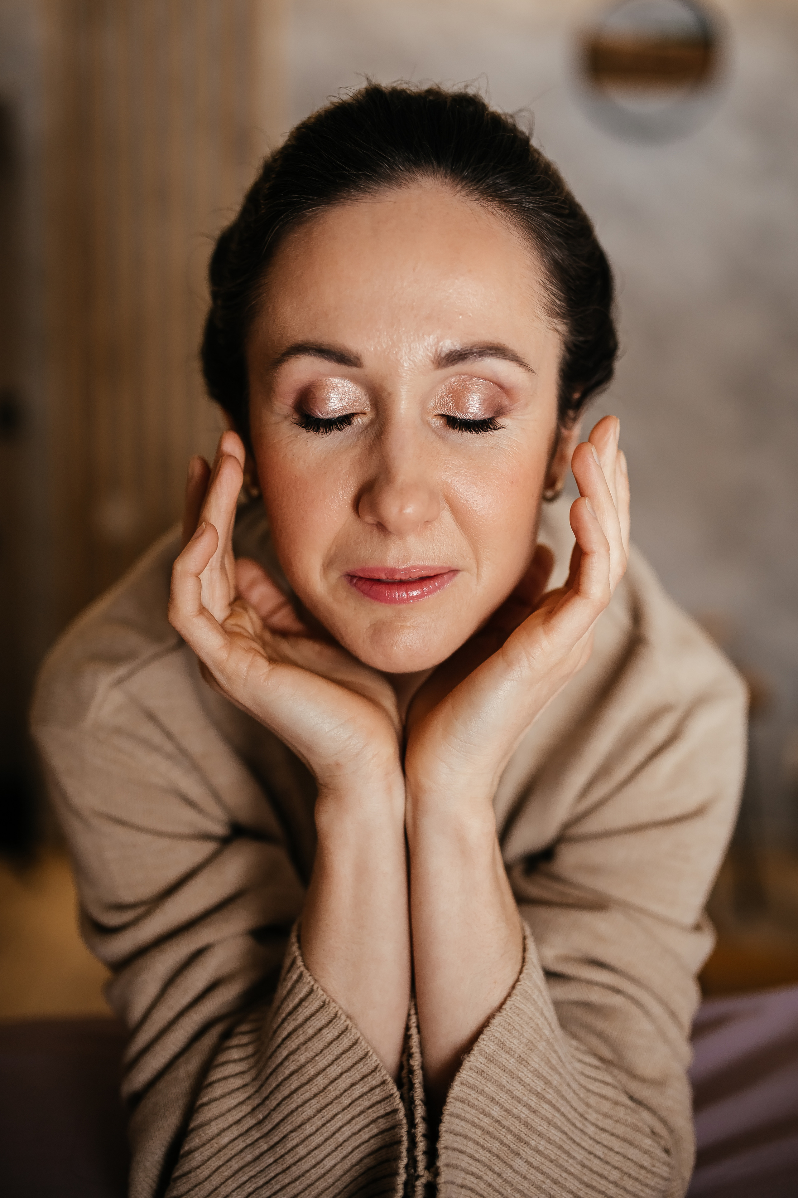 Массаж лица. Светлая тема. ФОТО ВИДЕО ПРОДАКШН Санкт-Петербург Москва фотограф Мария Хрусталева