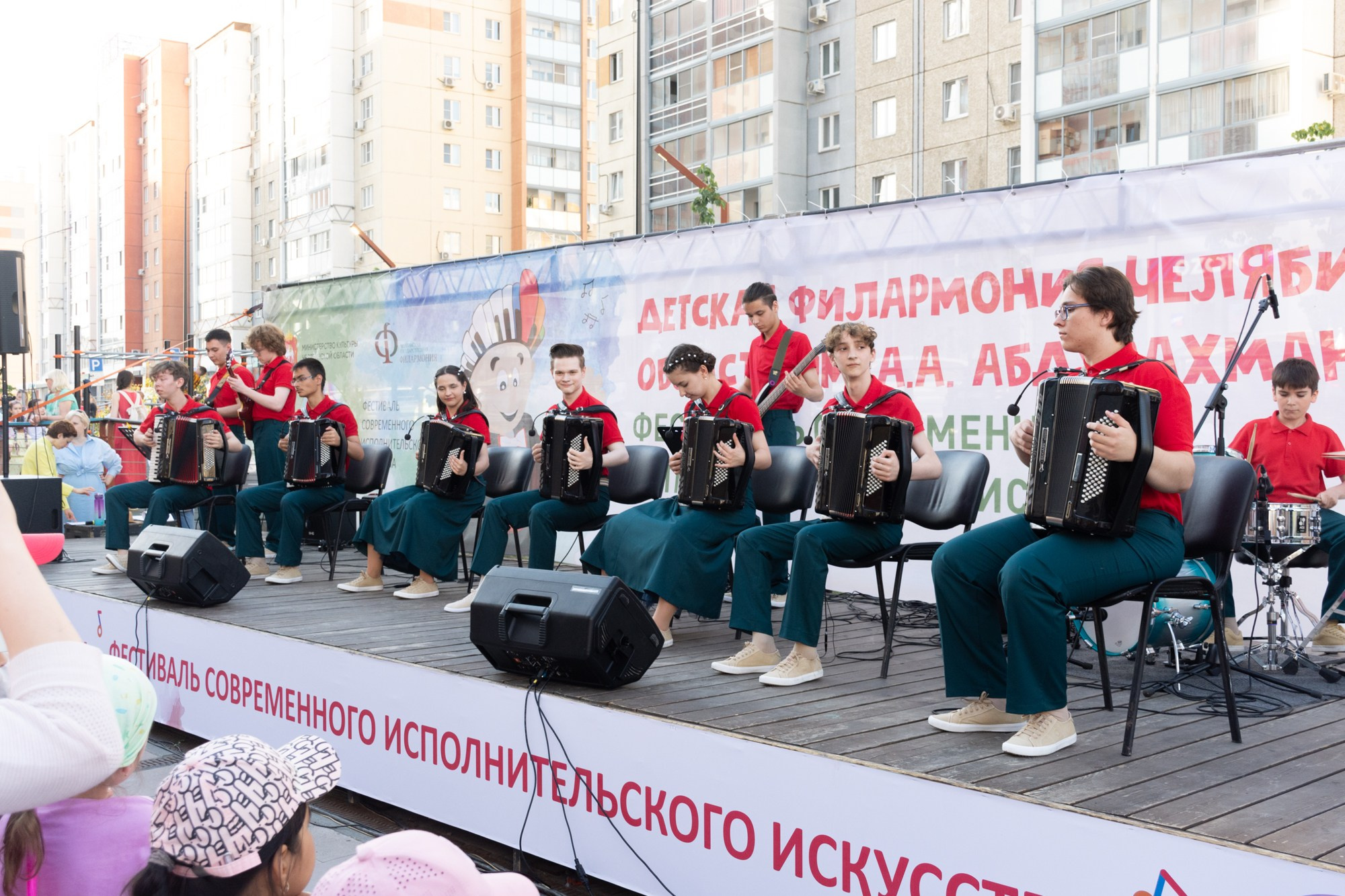 Фестиваль современного исполнительского искусства (Сквер Академ Риверсайд). Фотограф Максим Буряк