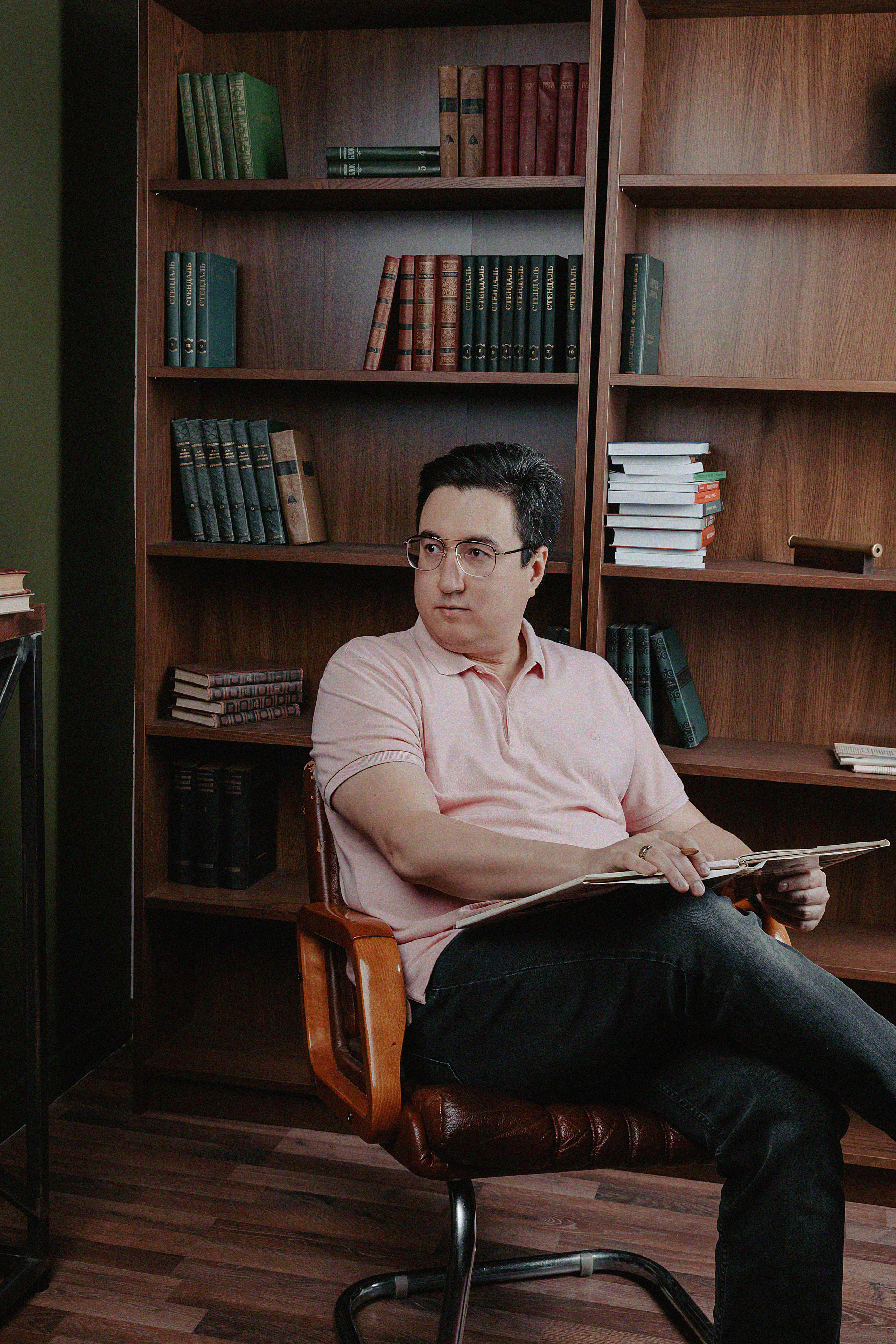 Фотосессия Артура в фотостудии Lighthub. Свадебный, семейный и портретный фотограф в Алматы, Костанай