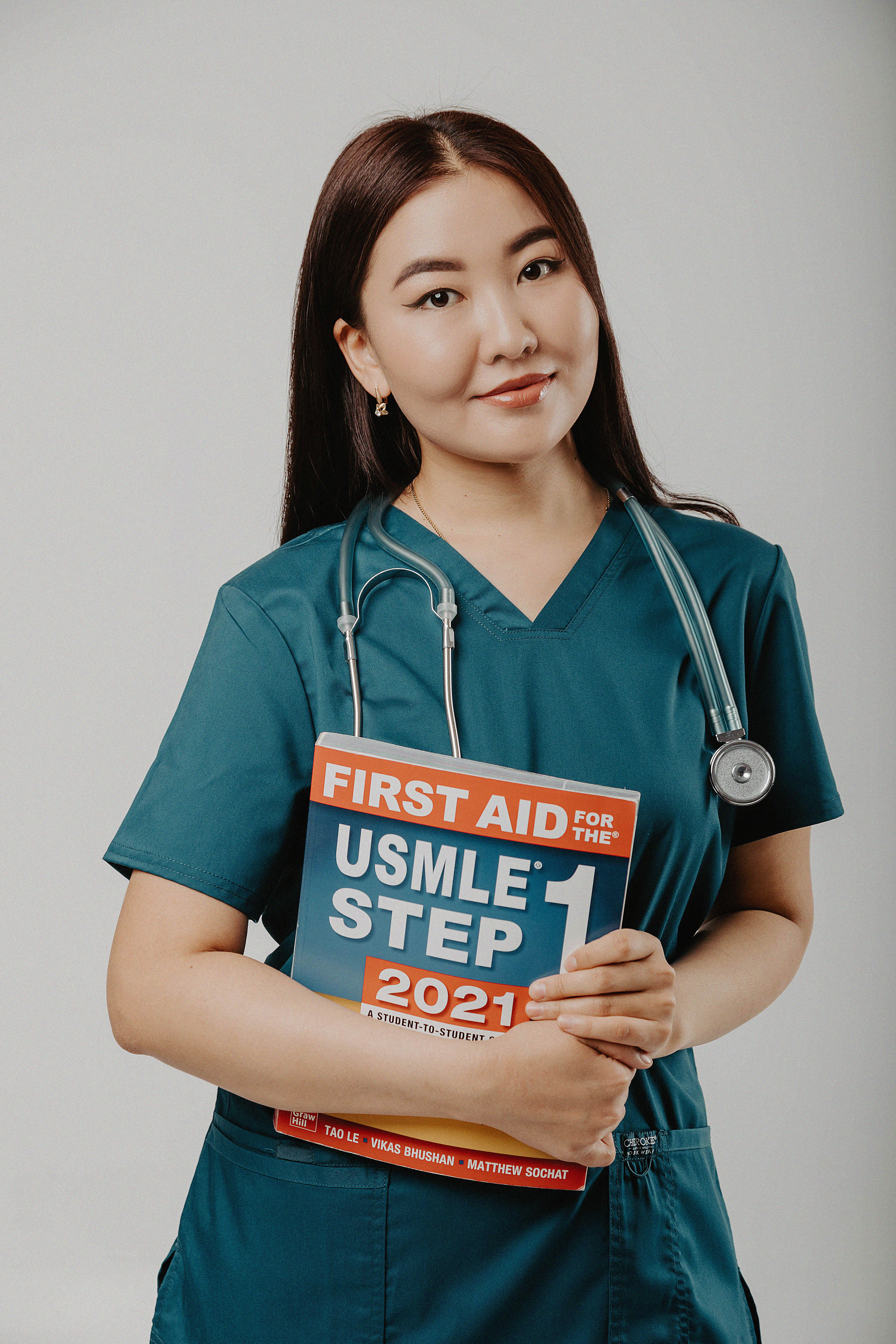 Фотосессия в фотостудии Пространство «Выпускной». Свадебный, семейный и портретный фотограф в Алматы, Костанай