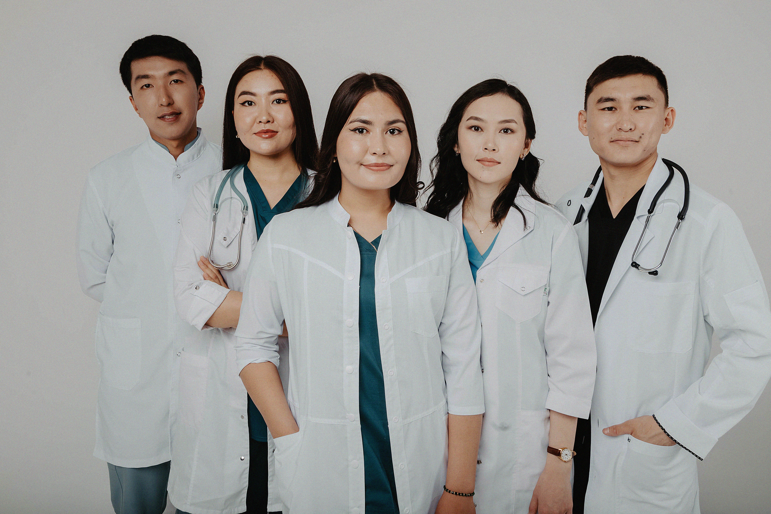 Фотосессия в фотостудии Пространство «Выпускной». Свадебный, семейный и портретный фотограф в Алматы, Костанай