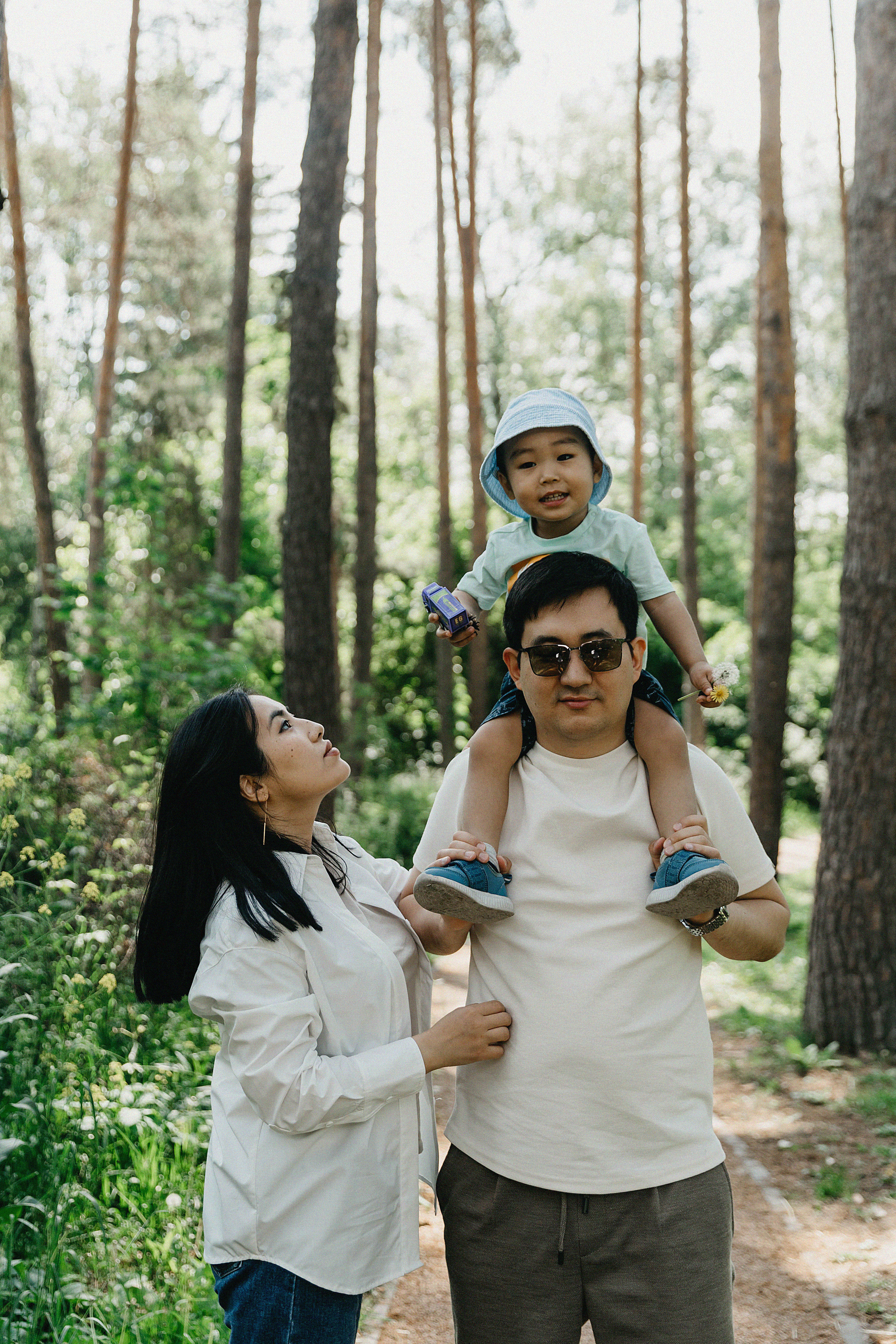 Семейная фотосессия в Ботаническом саду Артура, Алтынай и Алана. Свадебный, семейный и портретный фотограф в Алматы, Костанай