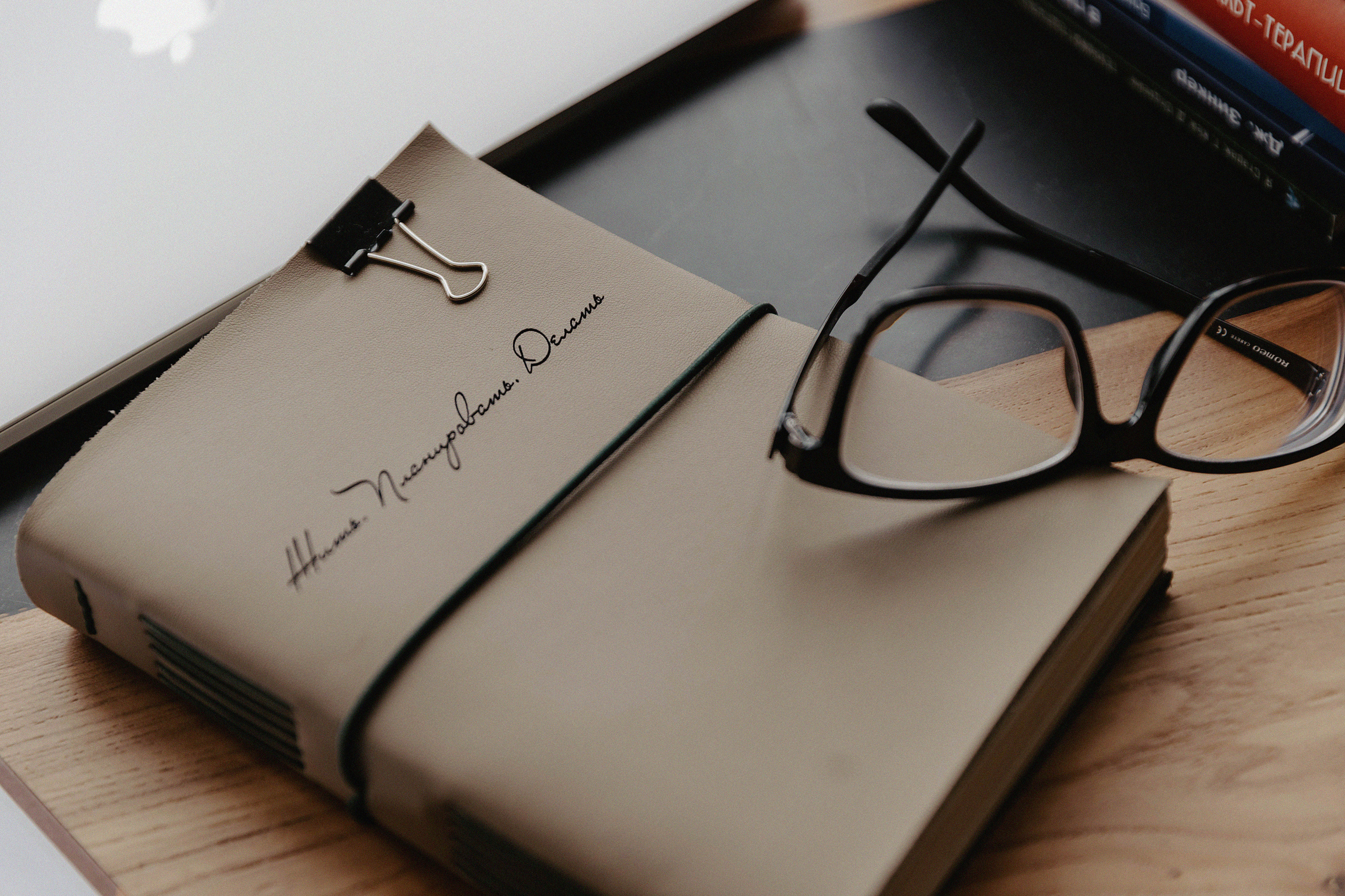 Фотосессия Артура в фотостудии Lighthub. Свадебный, семейный и портретный фотограф в Алматы, Костанай