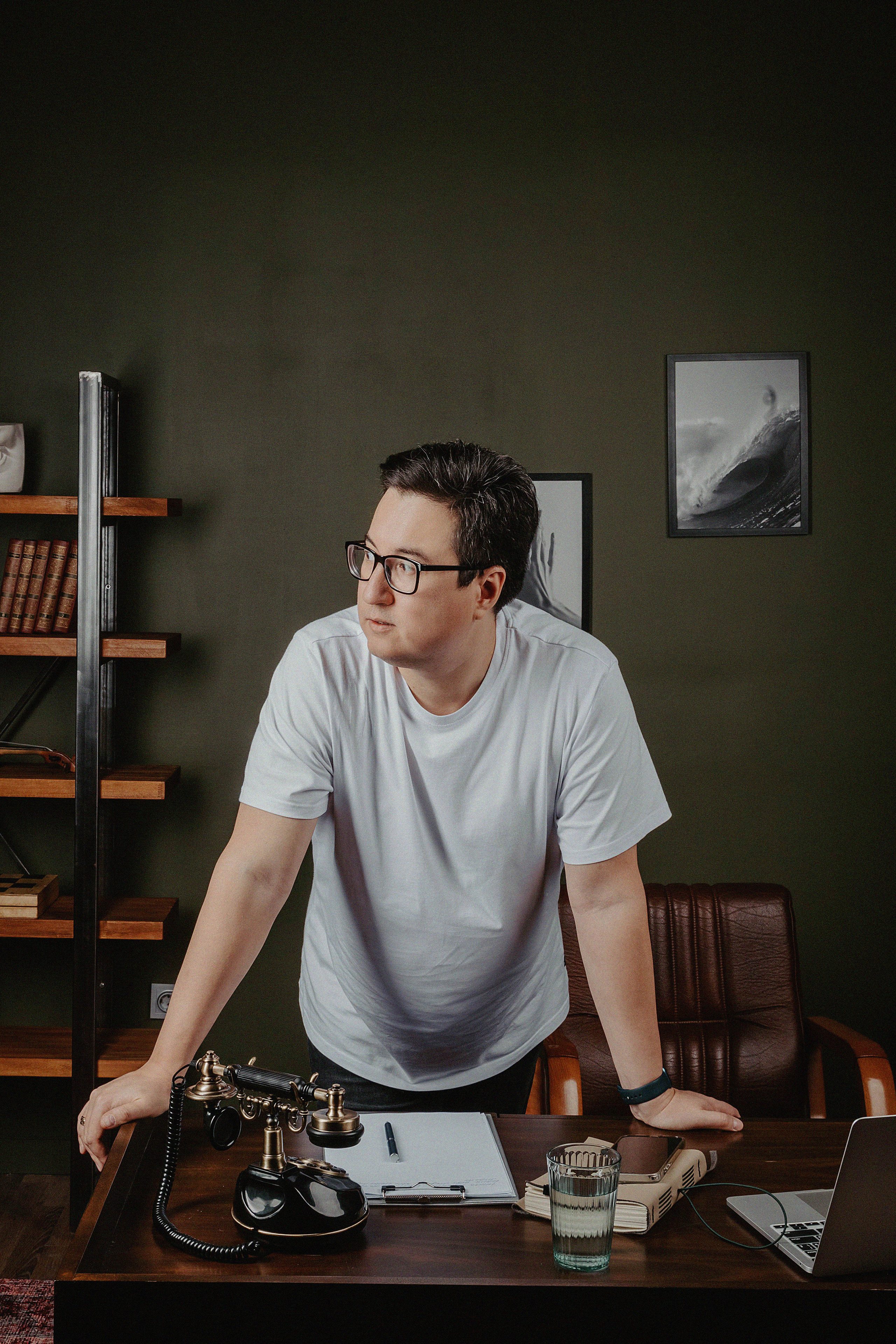 Фотосессия Артура в фотостудии Lighthub. Свадебный, семейный и портретный фотограф в Алматы, Костанай