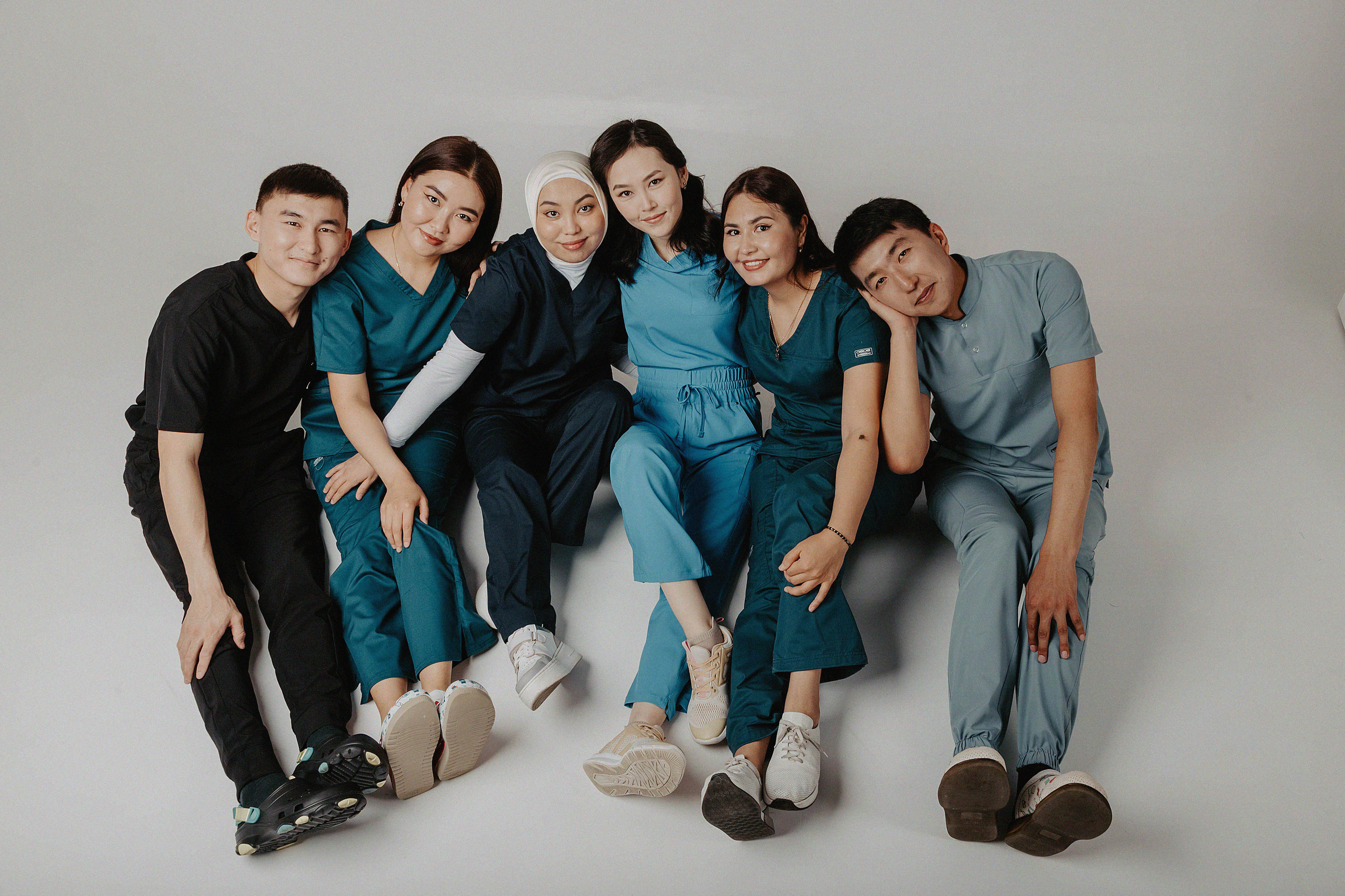 Фотосессия в фотостудии Пространство «Выпускной». Свадебный, семейный и портретный фотограф в Алматы, Костанай