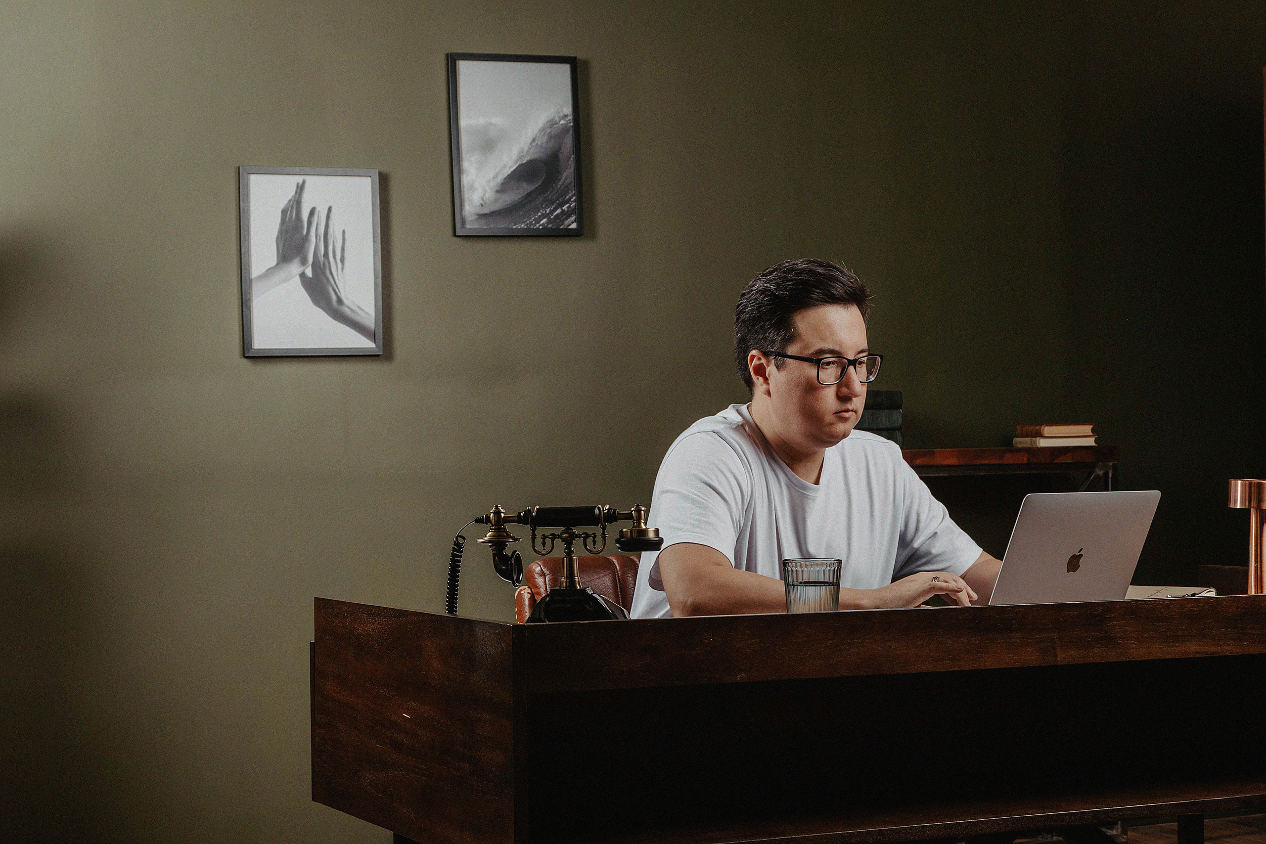 Фотосессия Артура в фотостудии Lighthub. Свадебный, семейный и портретный фотограф в Алматы, Костанай