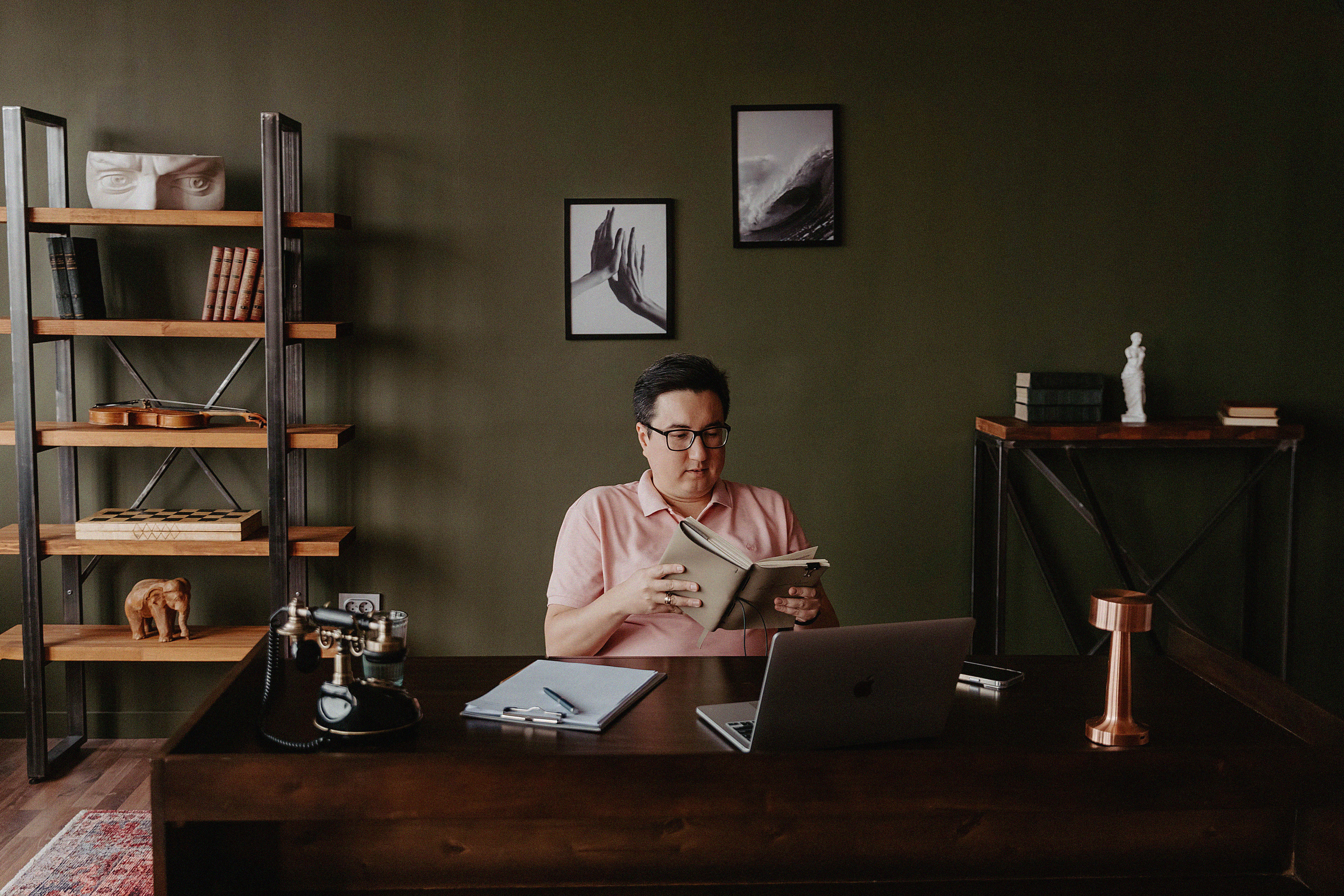 Фотосессия Артура в фотостудии Lighthub. Свадебный, семейный и портретный фотограф в Алматы, Костанай